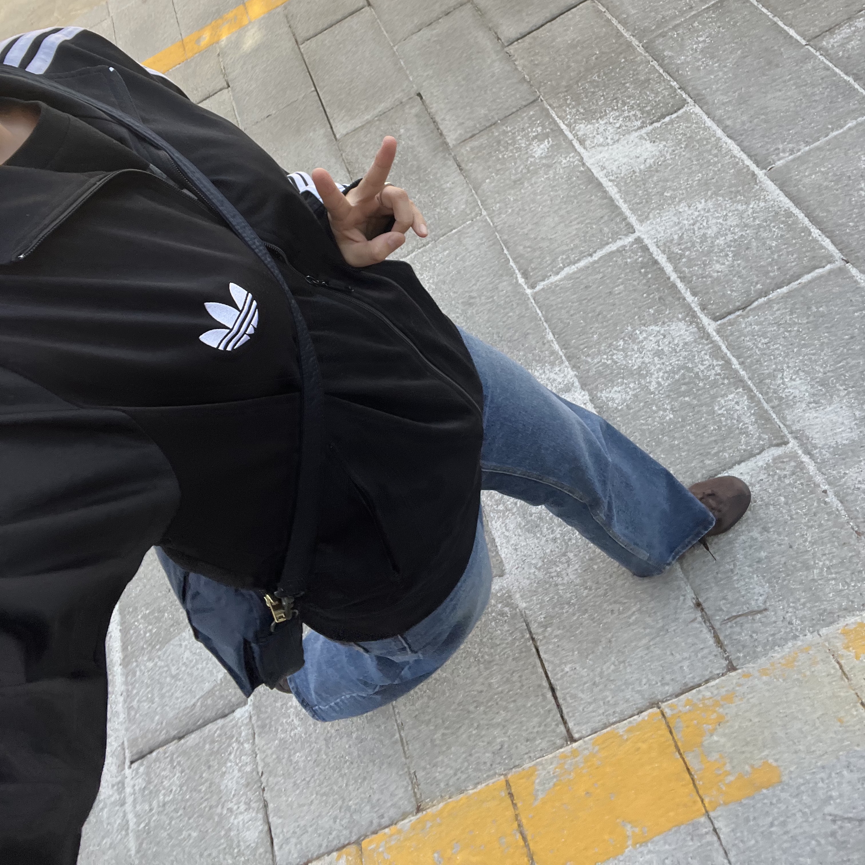 Adidas Tobacco Gruen Dark Brown, Porter Tanker Shoulder Bag Iron Blue 착용 스타일 - 1