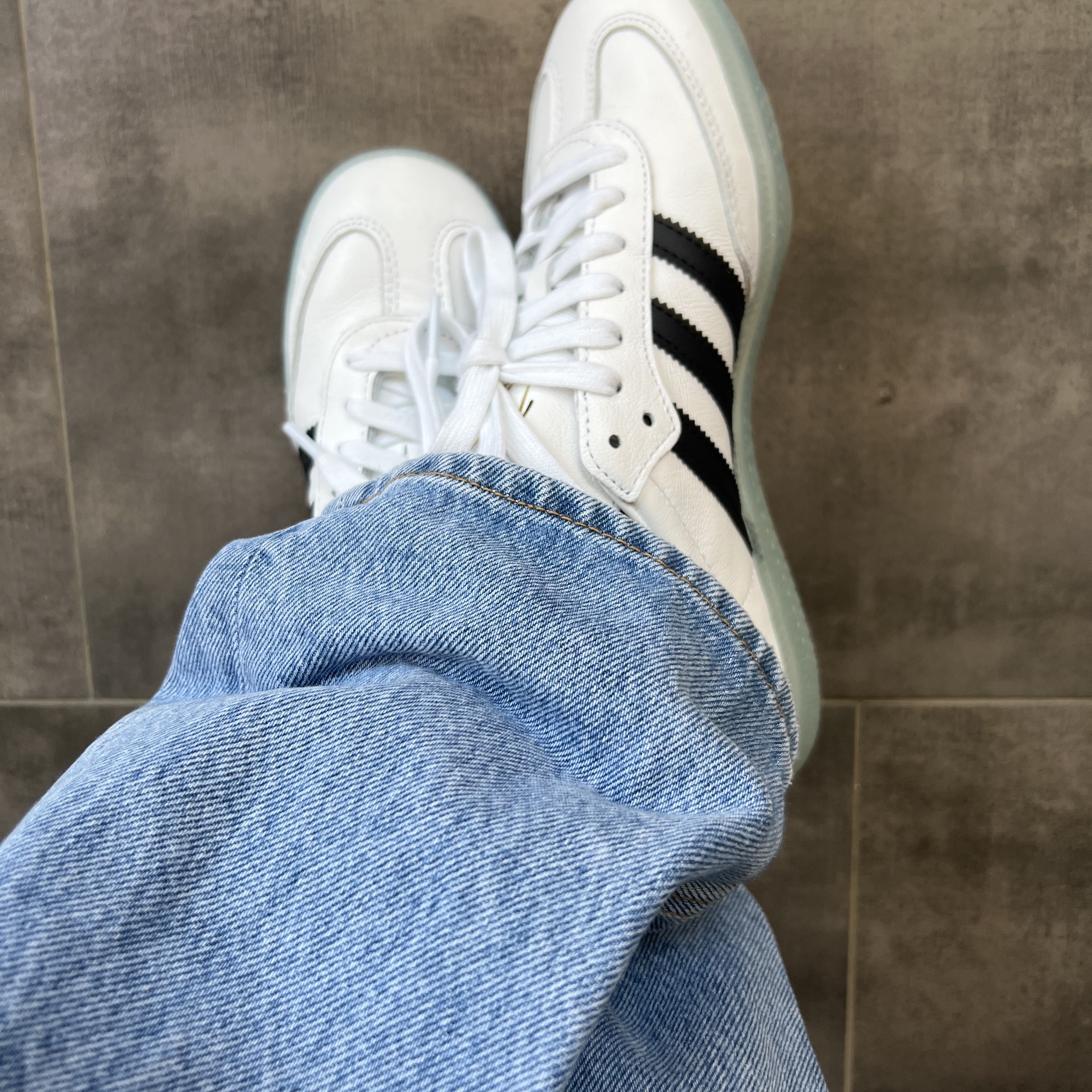 Adidas x Dill Samba White Black 착용 스타일 - 1