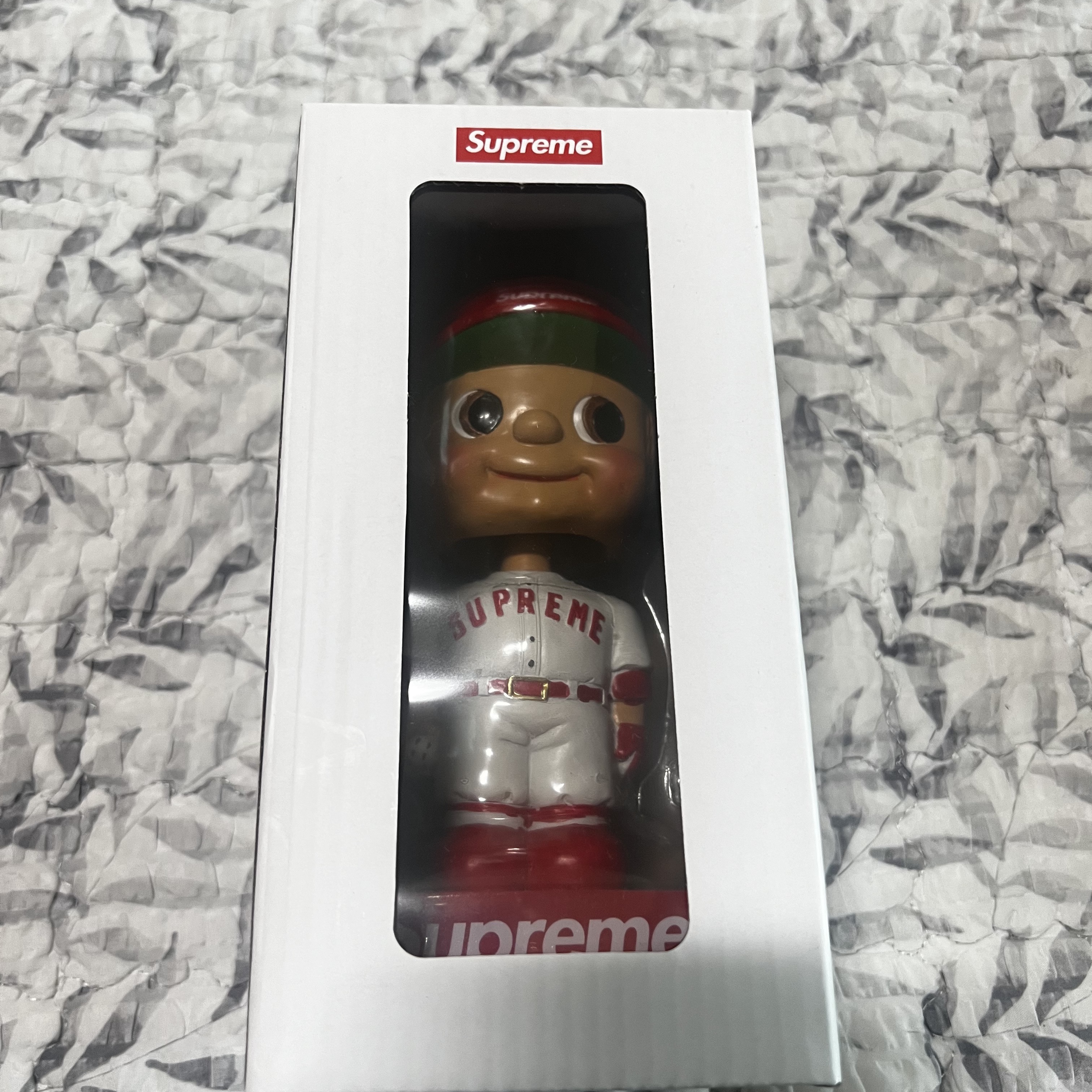 Supreme Bobblehead Red - 23SS 착용 스타일