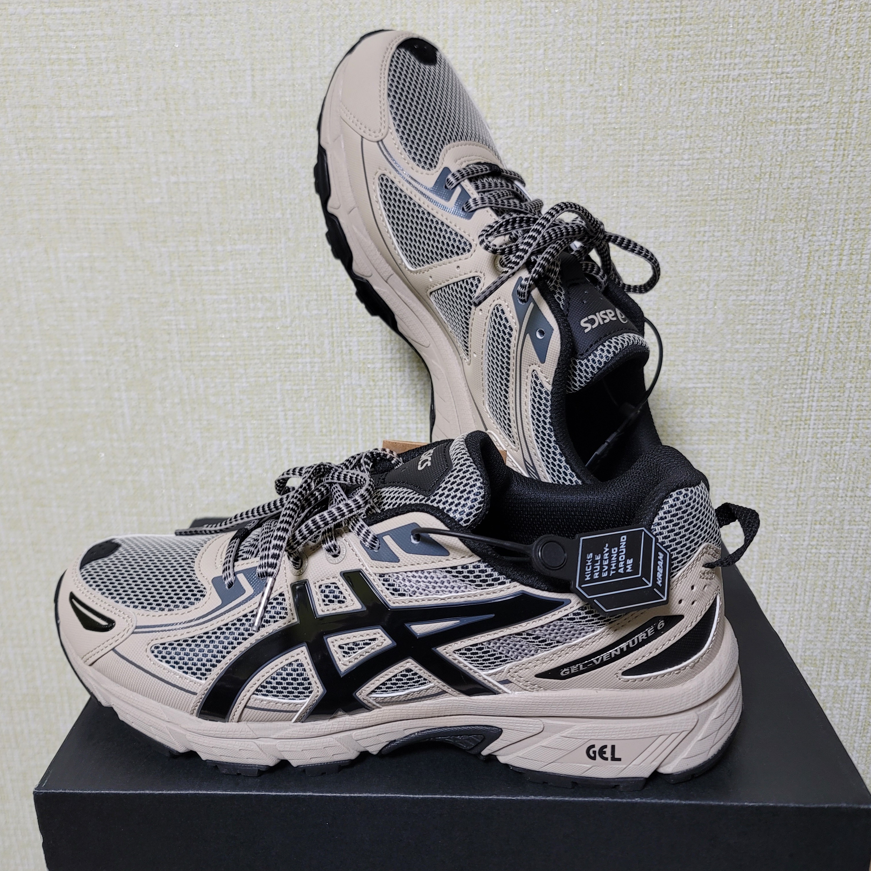 Asics Gel-Venture 6 Feather Grey Black 착용 스타일