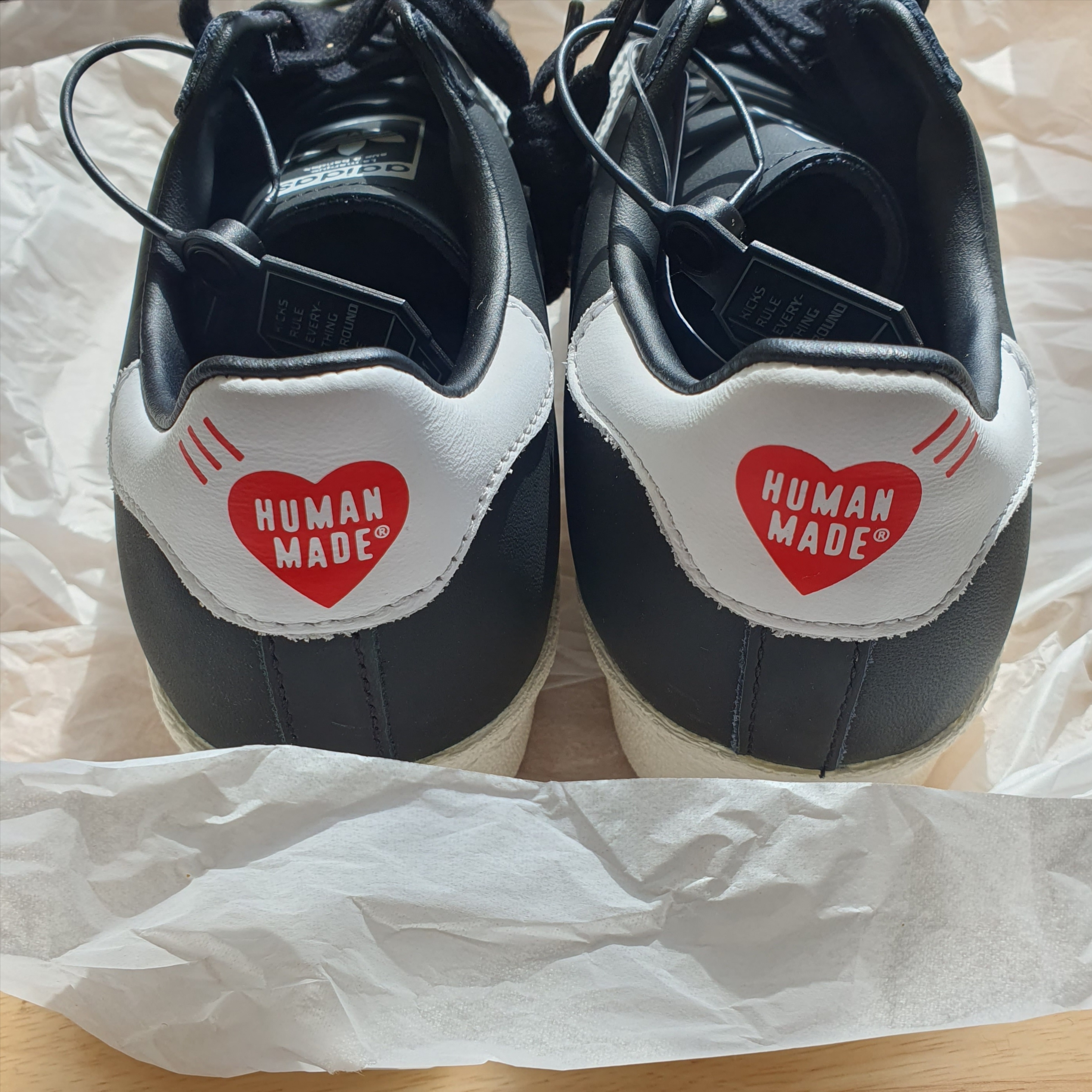 Adidas x Human Made Superstar Black White 착용 스타일 - 1