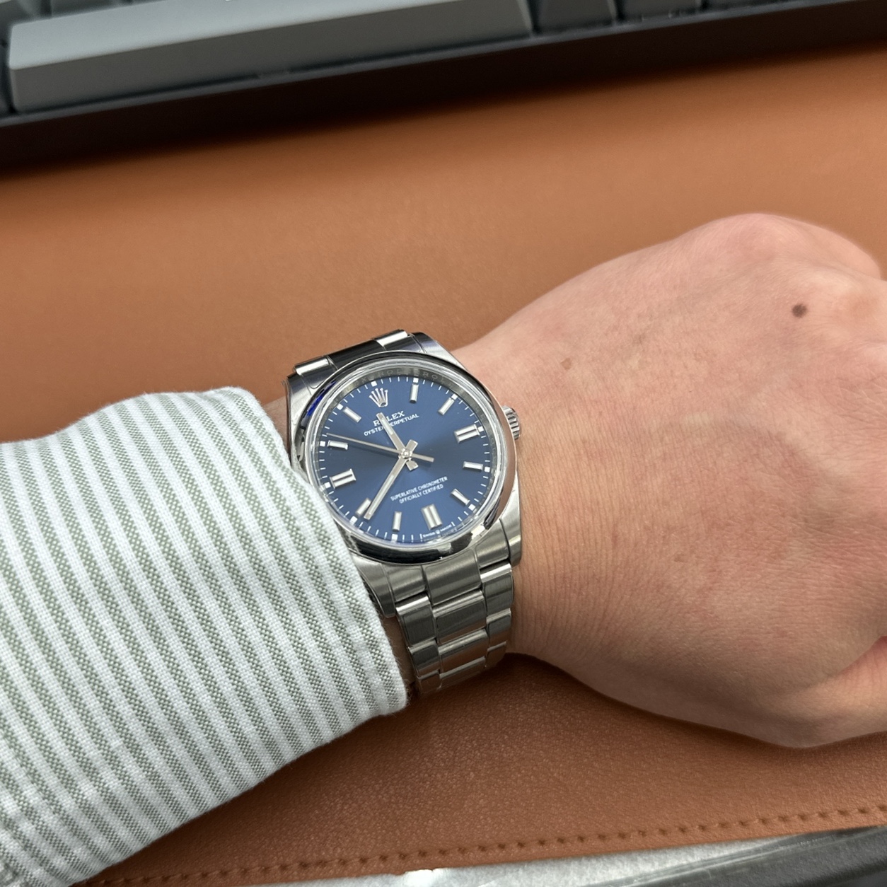 Rolex Oyster Perpetual 36mm 126000 Bright blue Oyster 착용 스타일