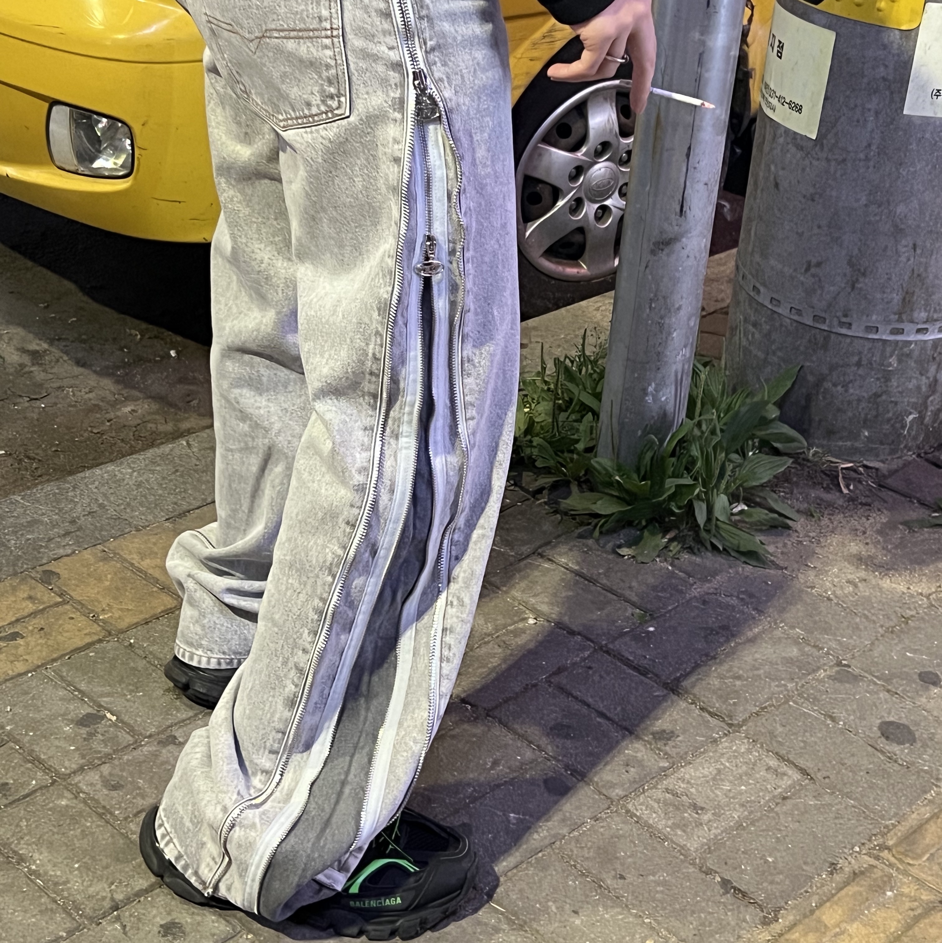 Diesel 1955 D-Rekiv 007f8 Straight Jeans Light Grey 착용 스타일