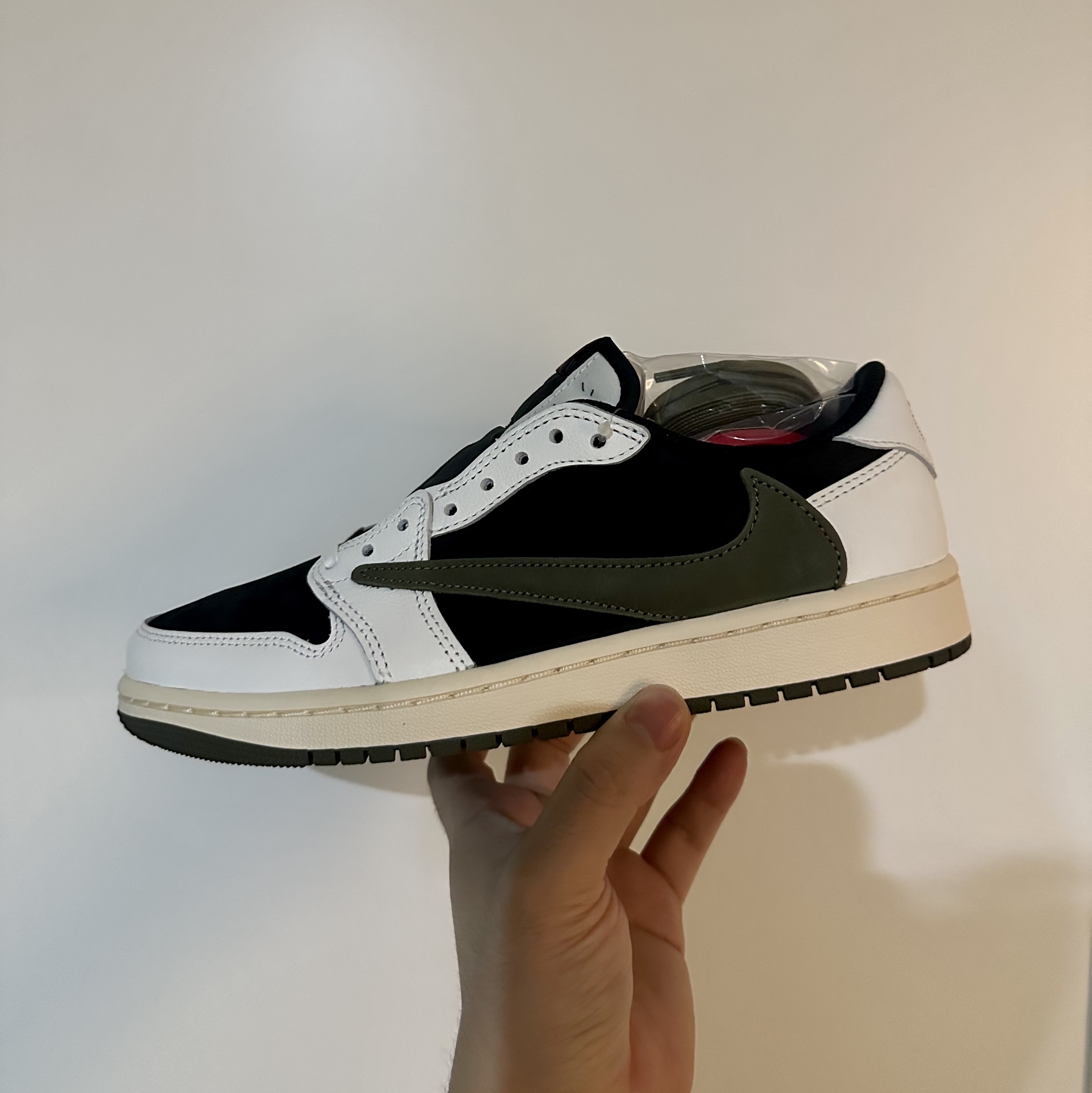 (W) Jordan 1 x Travis Scott Retro Low OG SP Medium Olive 착용 스타일