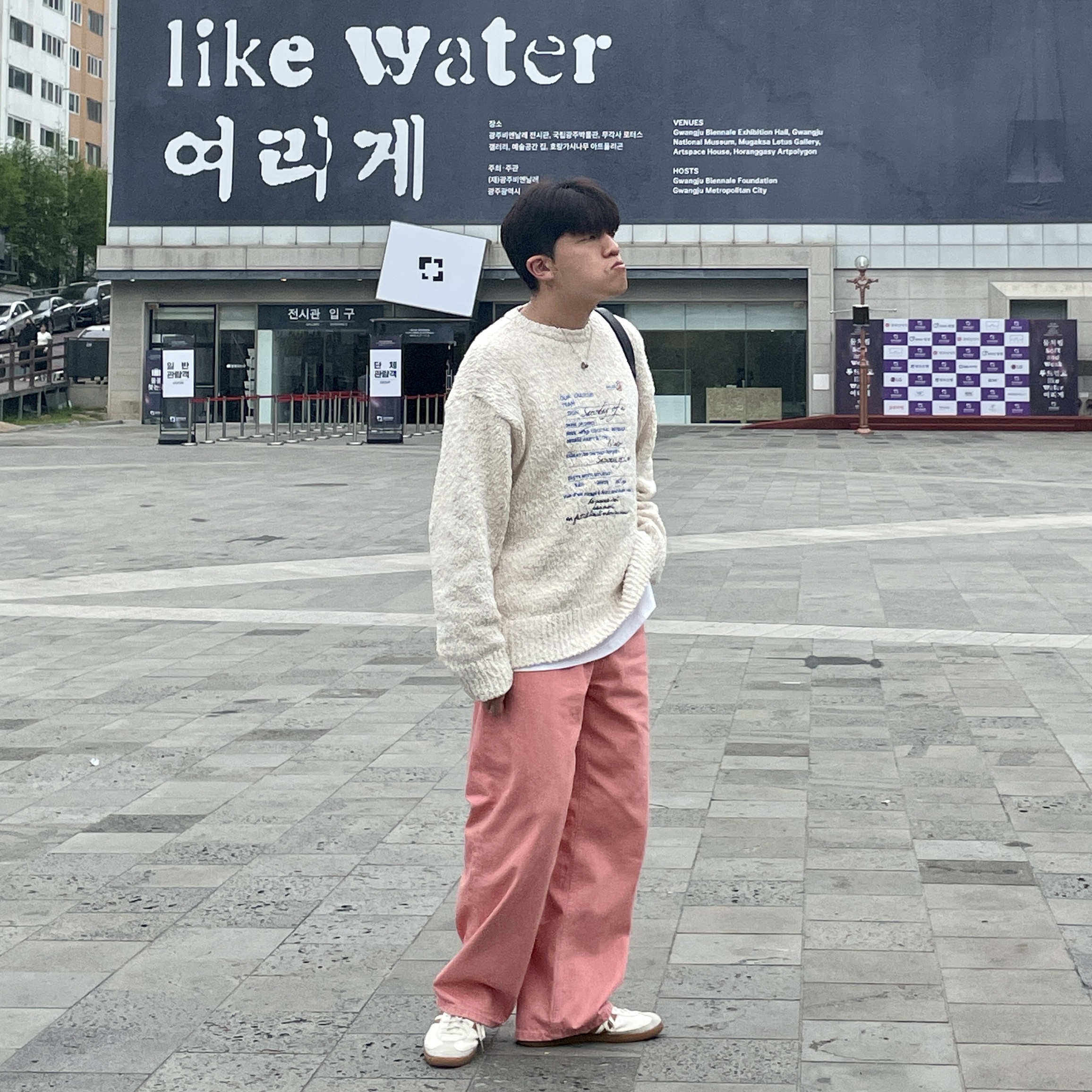 [KREAM 단독] STU Recipt Embroidered Knit Cream, Adidas City Series Triest Cream White 착용 스타일