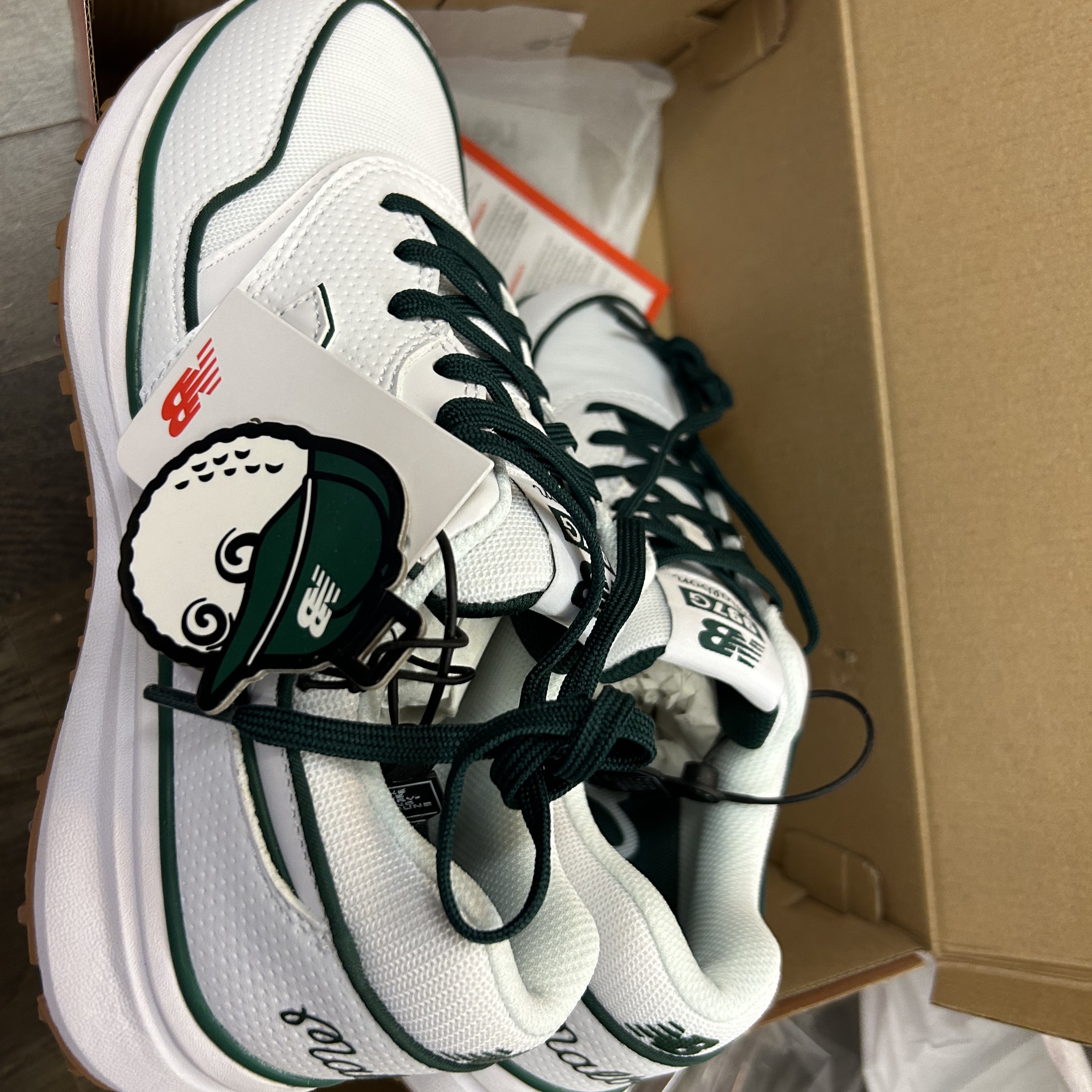 New Balance x Malbon 997 Golf White Green 착용 스타일 - 2