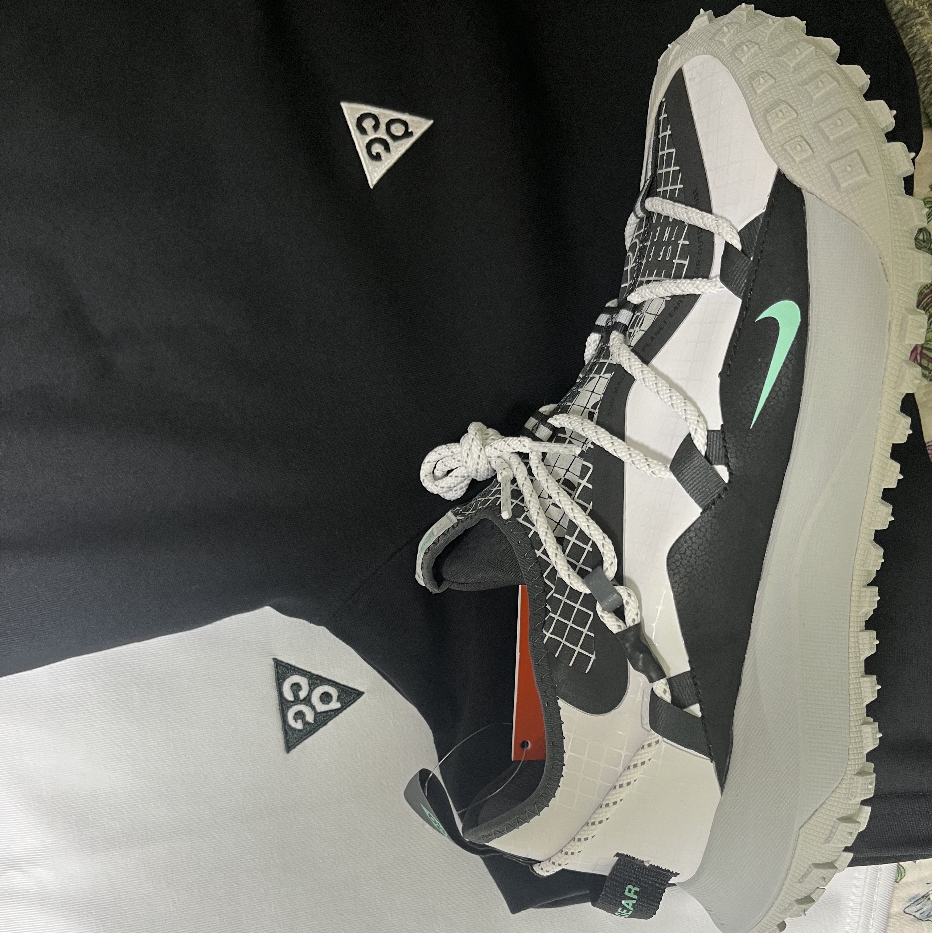 Nike ACG LBR T-Shirt Summit White - Asia, Nike ACG LBR T-Shirt Black - Asia 착용 스타일