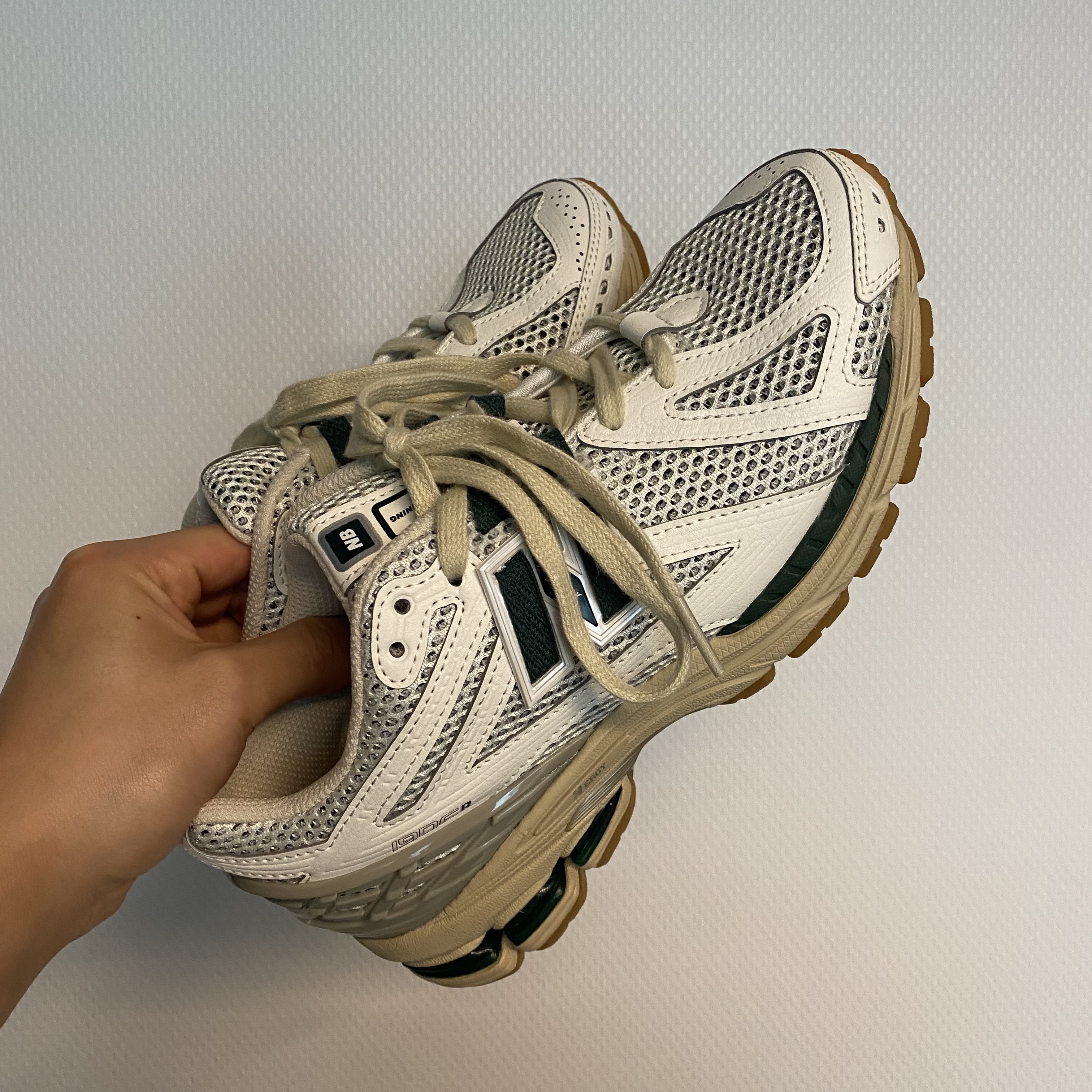 New Balance 1906R Silver Green 착용 스타일