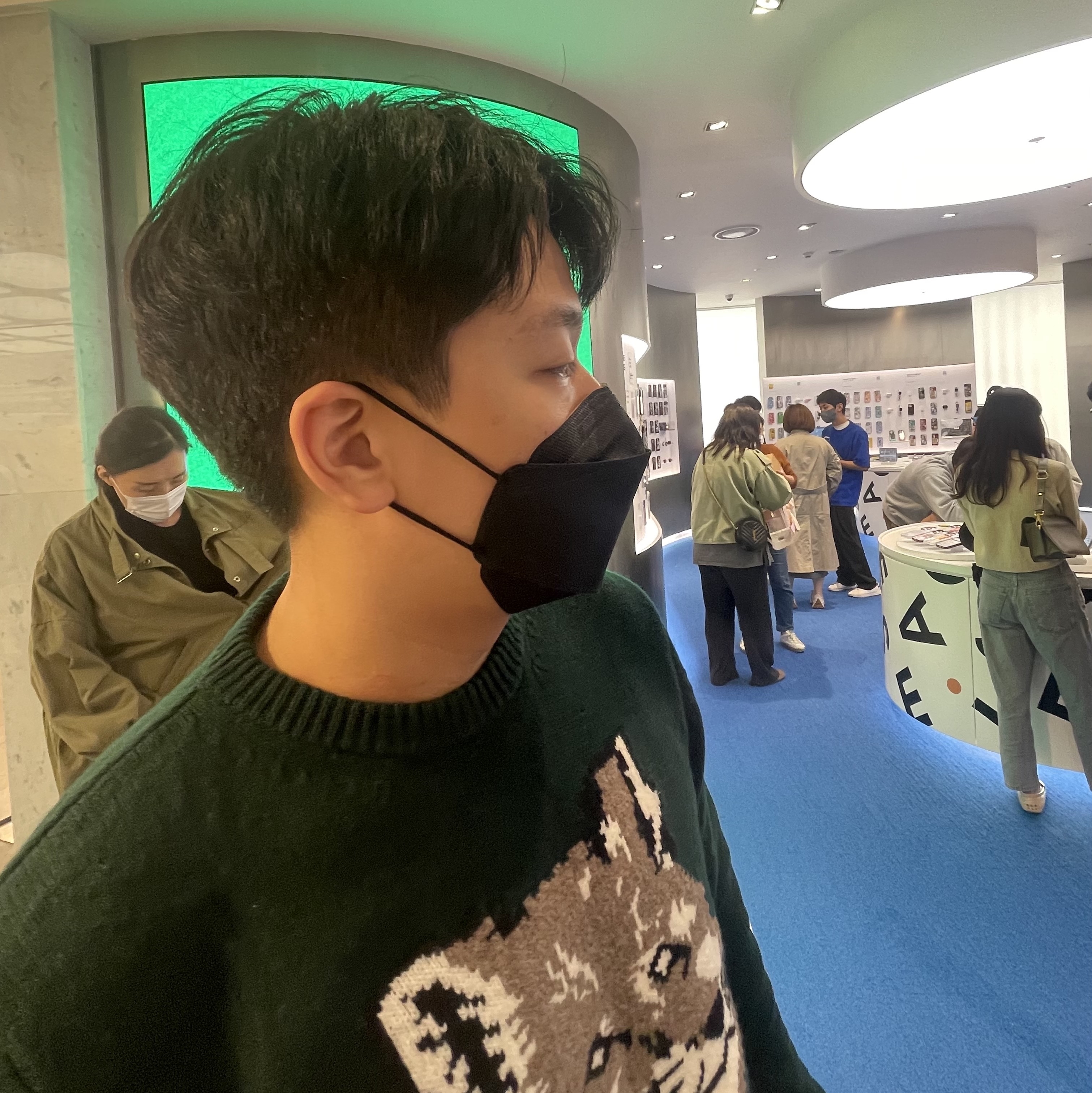 Maison Kitsune Big Fox Head Pullover Knit Dark Green 착용 스타일