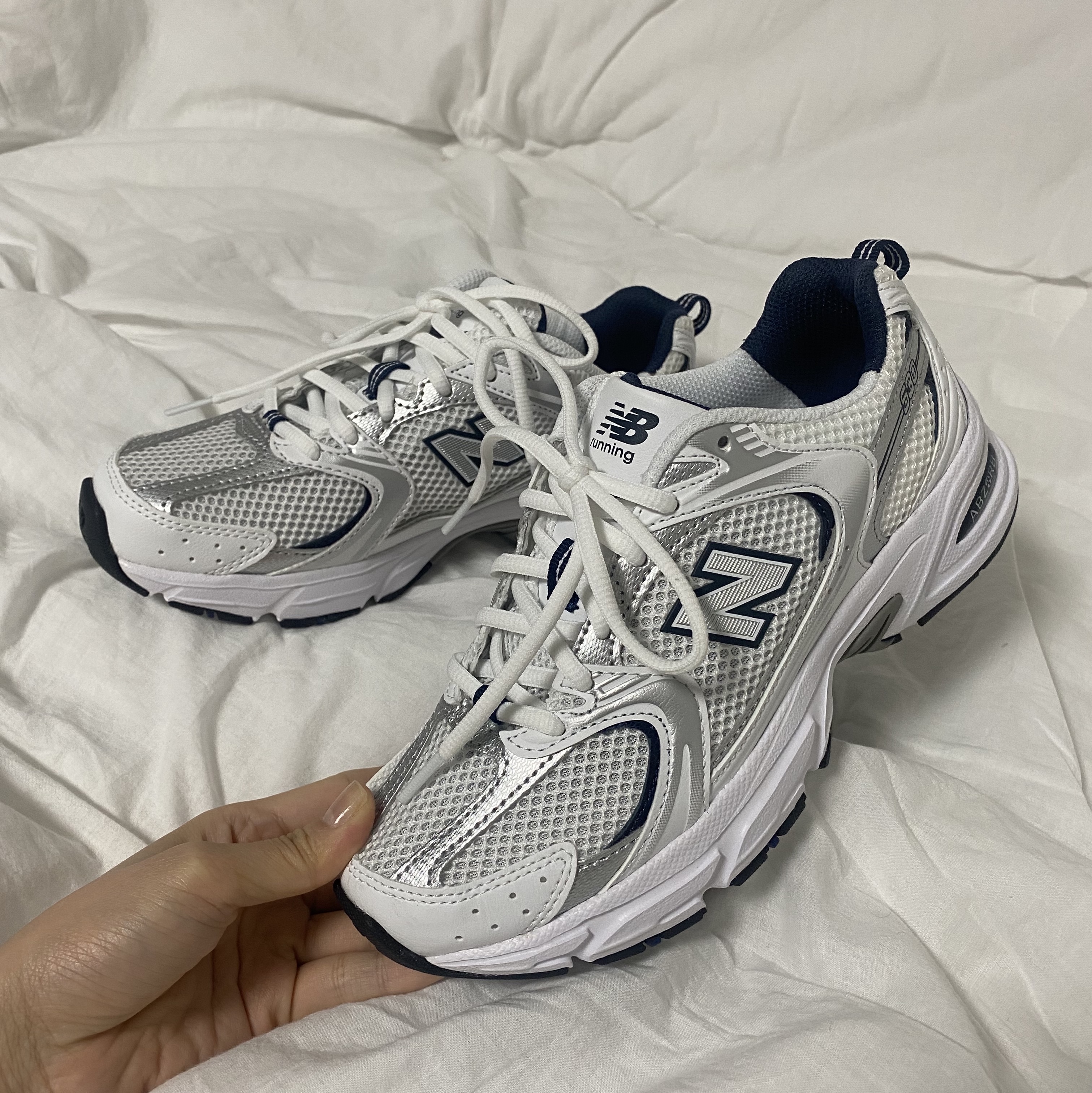 New Balance 530 White 착용 스타일