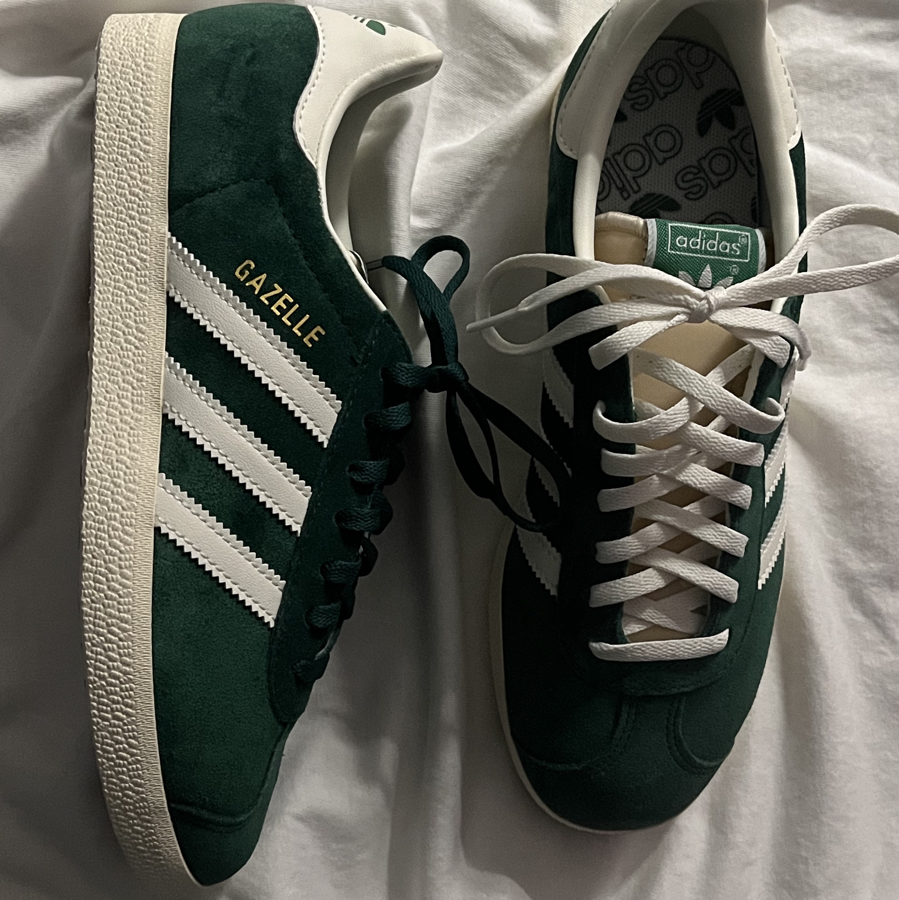 Adidas Gazelle Dark Green Cream White 착용 스타일 - 1