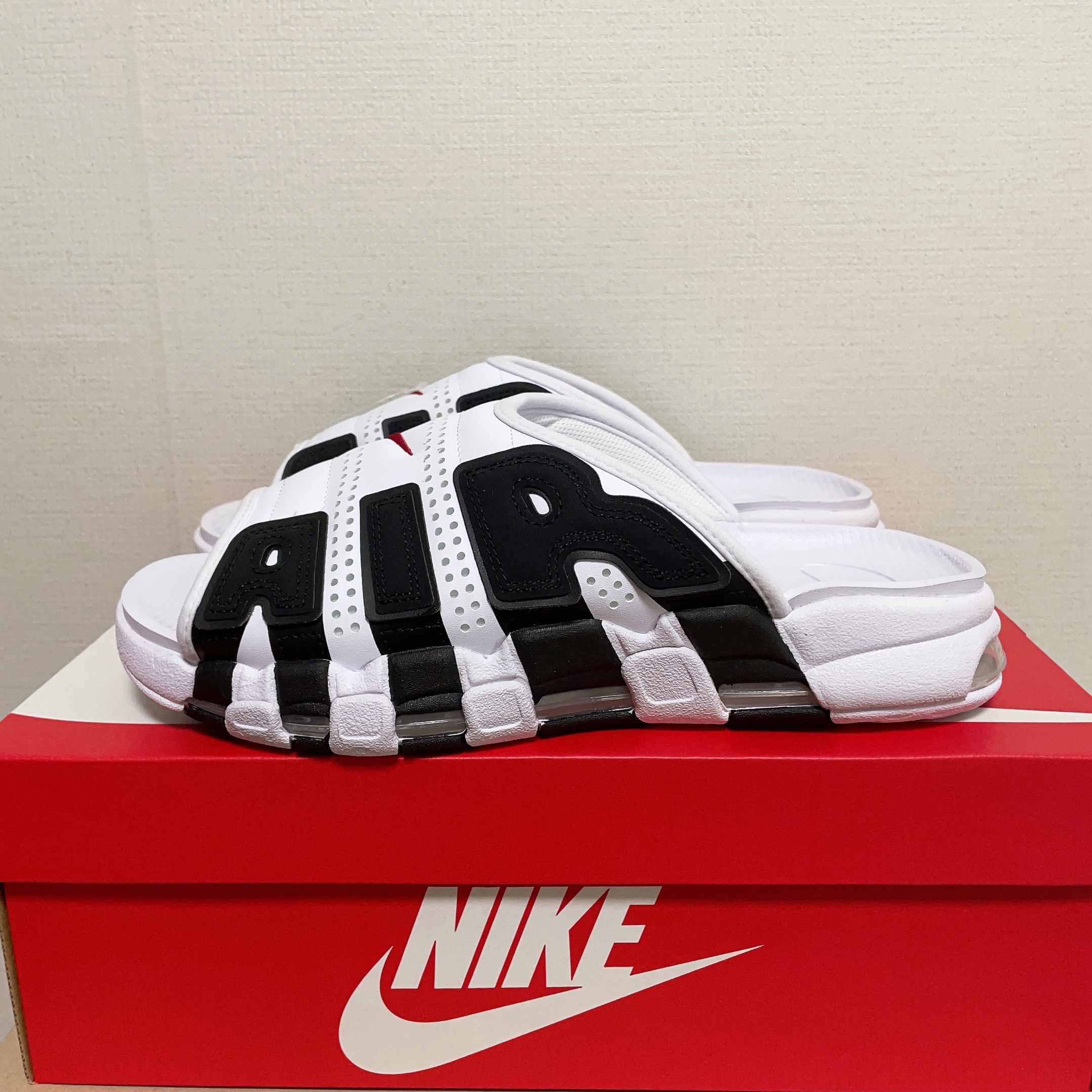 Nike Air More Uptempo Slide White Black 착용 스타일