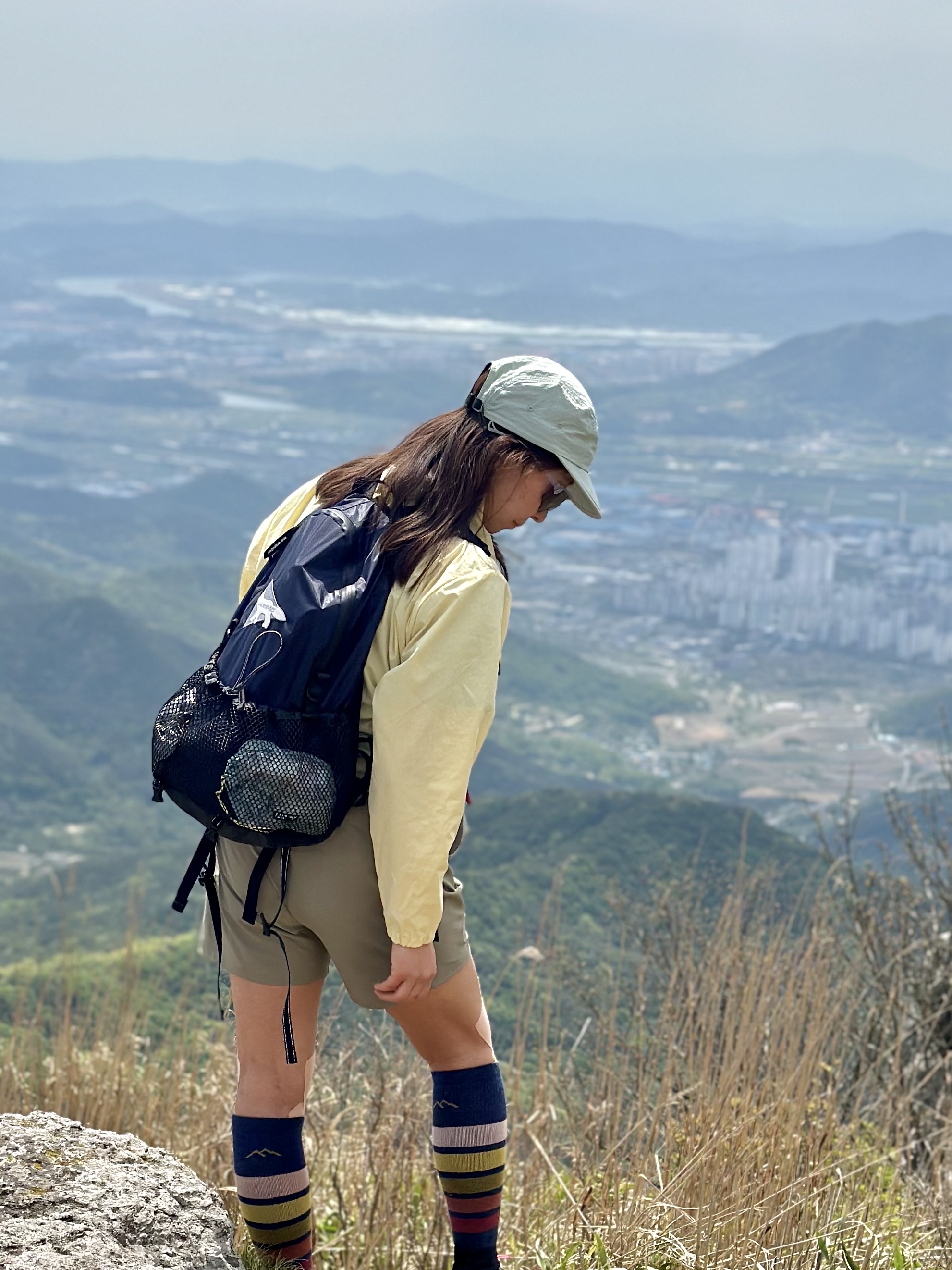 Arc'teryx Mantis 1 Waistpack Habitat Forage, Nike ACG Mountain Fly Gore-Tex Khaki 착용 스타일 - 3