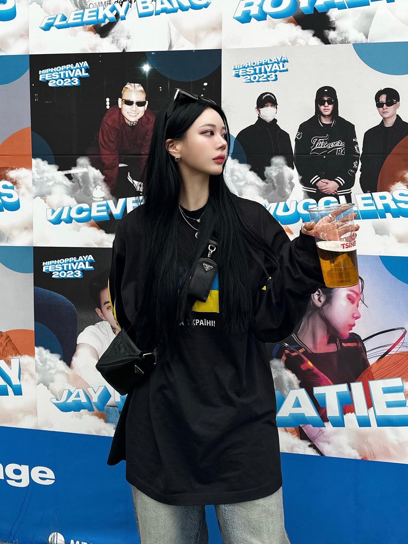 Prada Triangle Leather Shoulder Bag Black, Balenciaga Defender Sneakers Black 착용 스타일 - 1
