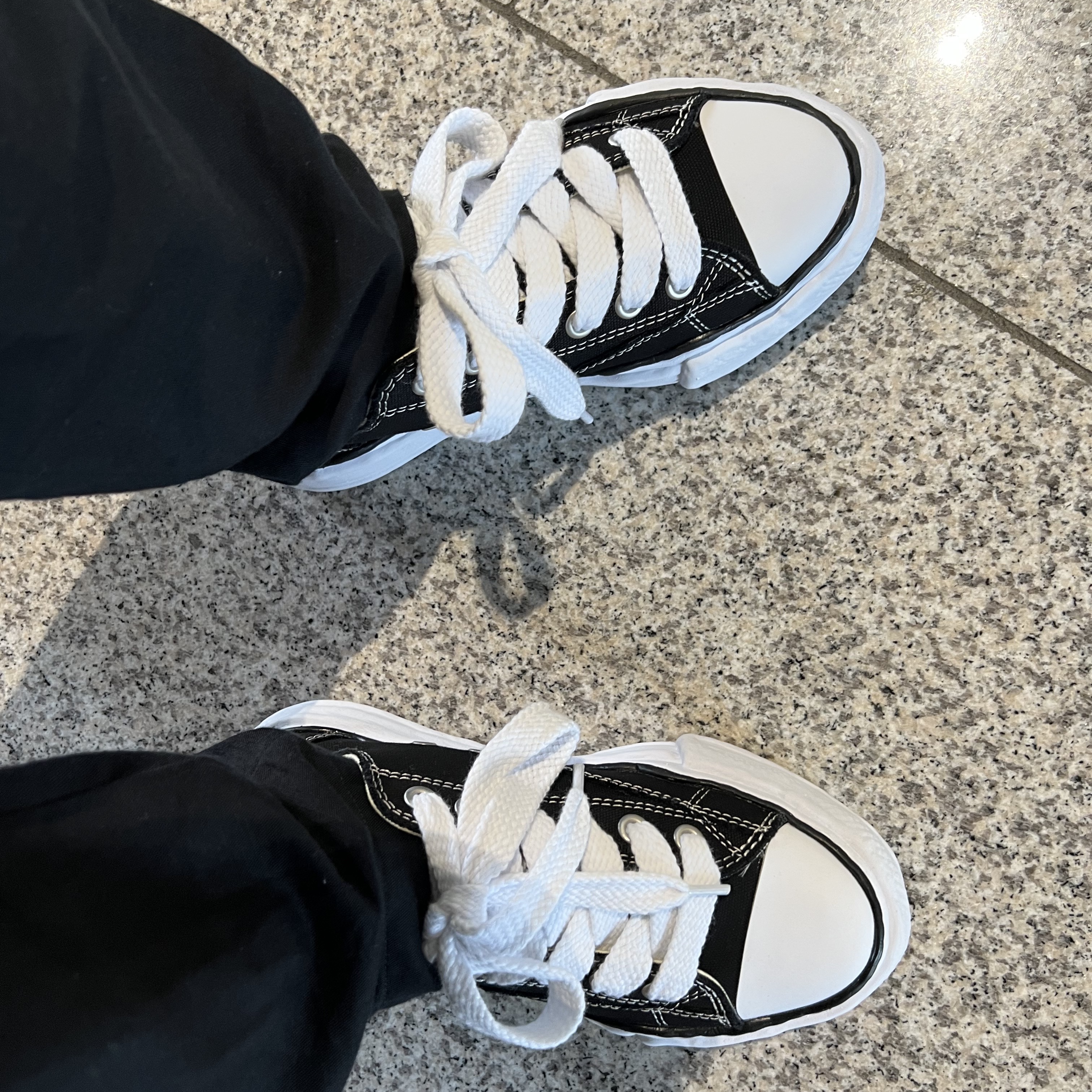 Maison Mihara Yasuhiro Peterson OG Sole Canvas Low Sneakers Black 착용 스타일