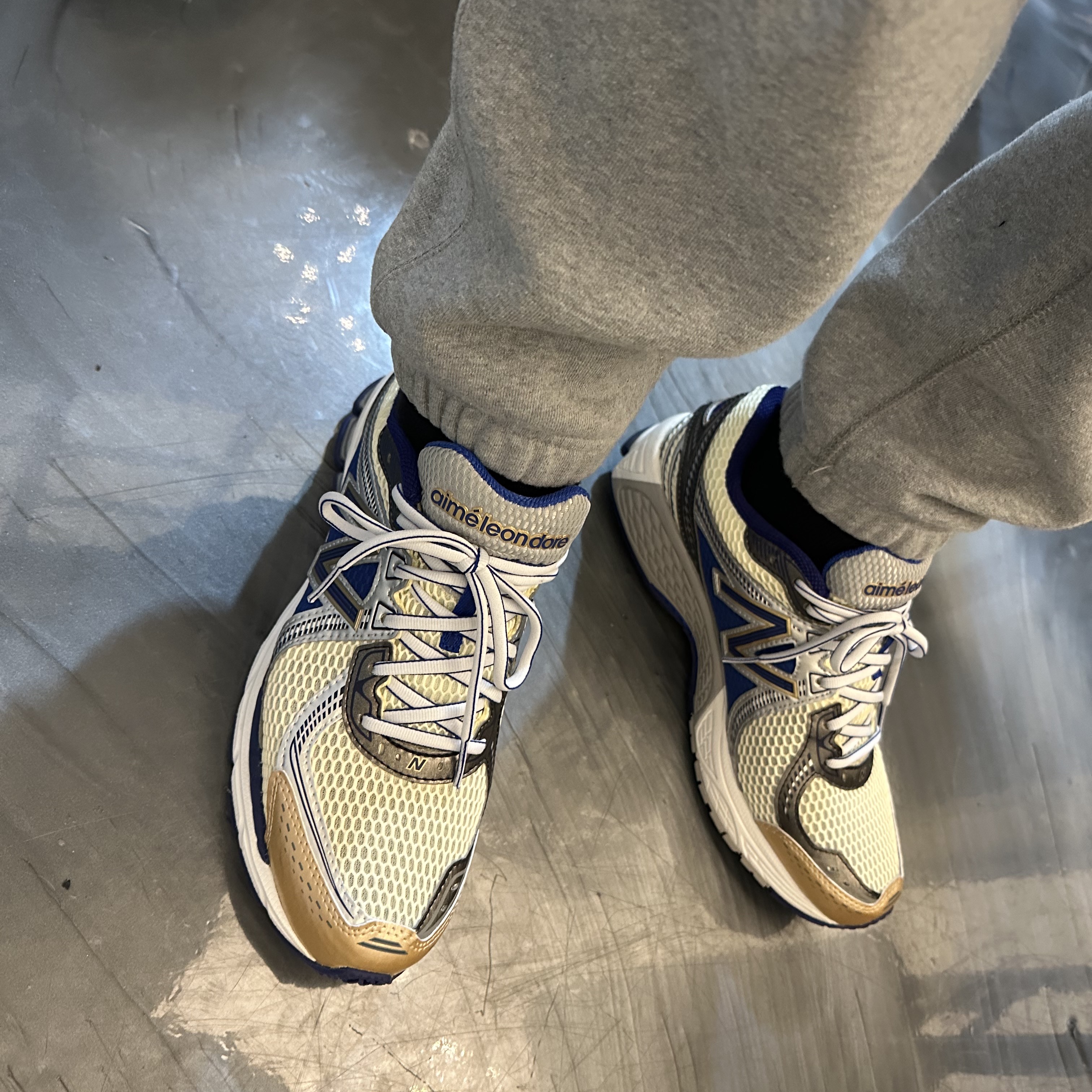 New Balance x Aime Leon Dore 860v2 Blue 착용 스타일 - 3