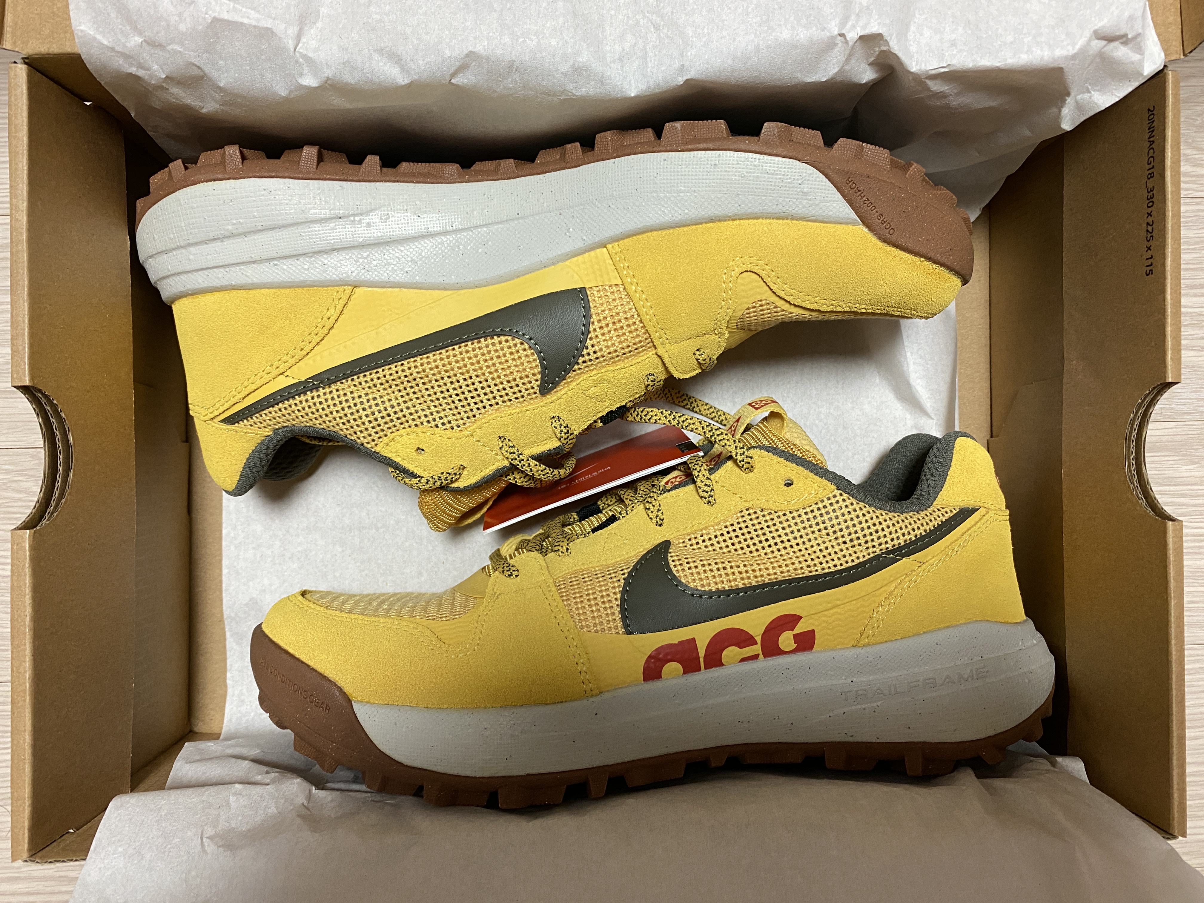 Nike ACG Lowcate Solar Flare 착용 스타일