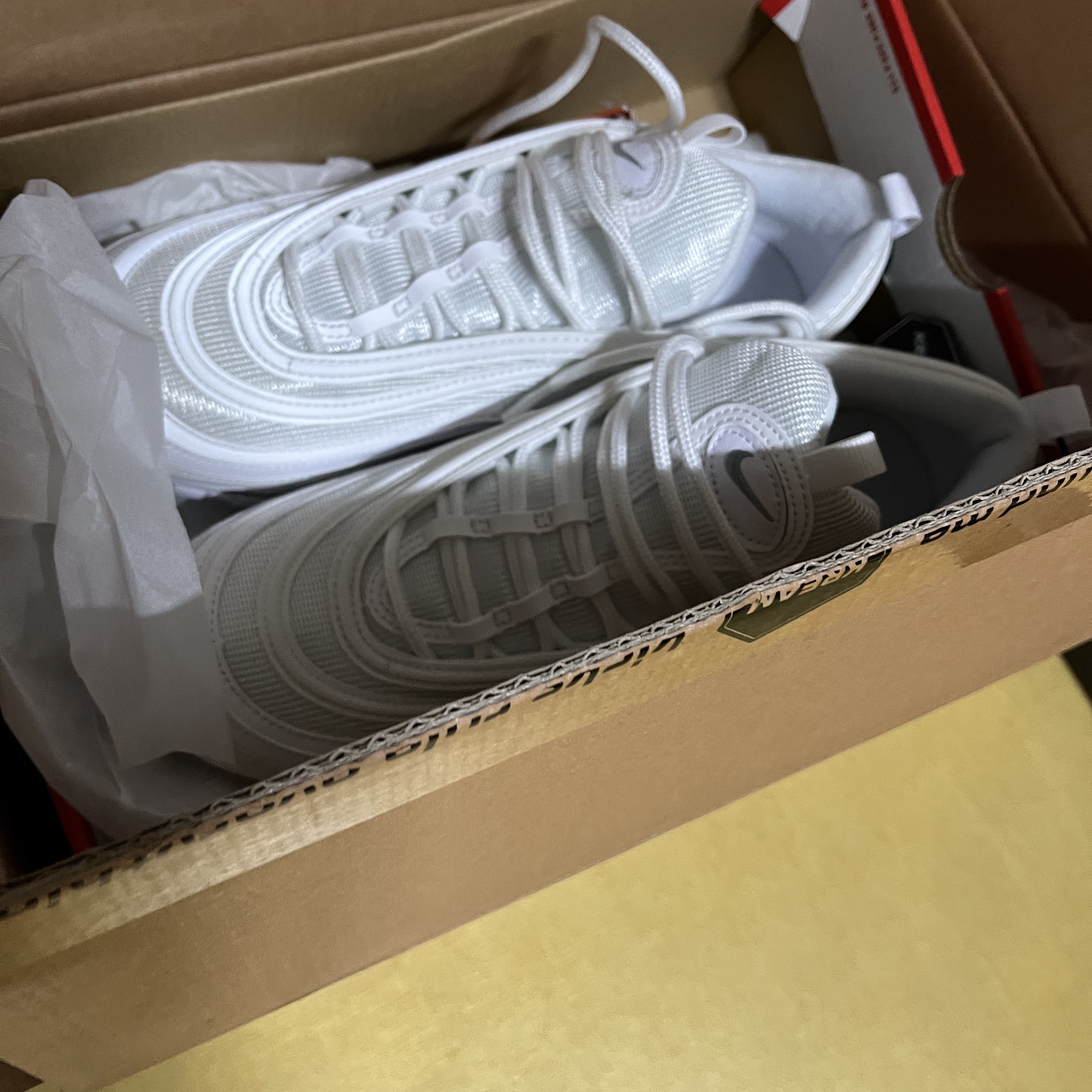 Nike Air Max 97 Triple White Wolf Grey 착용 스타일