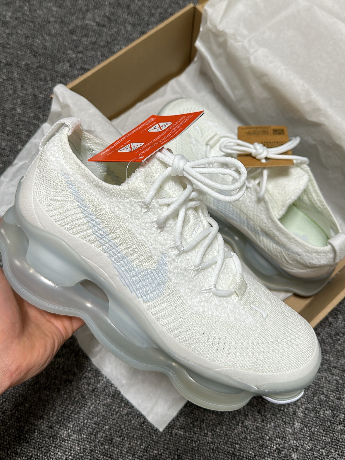 (W) Nike Air Max Scorpion Flyknit White 착용 스타일