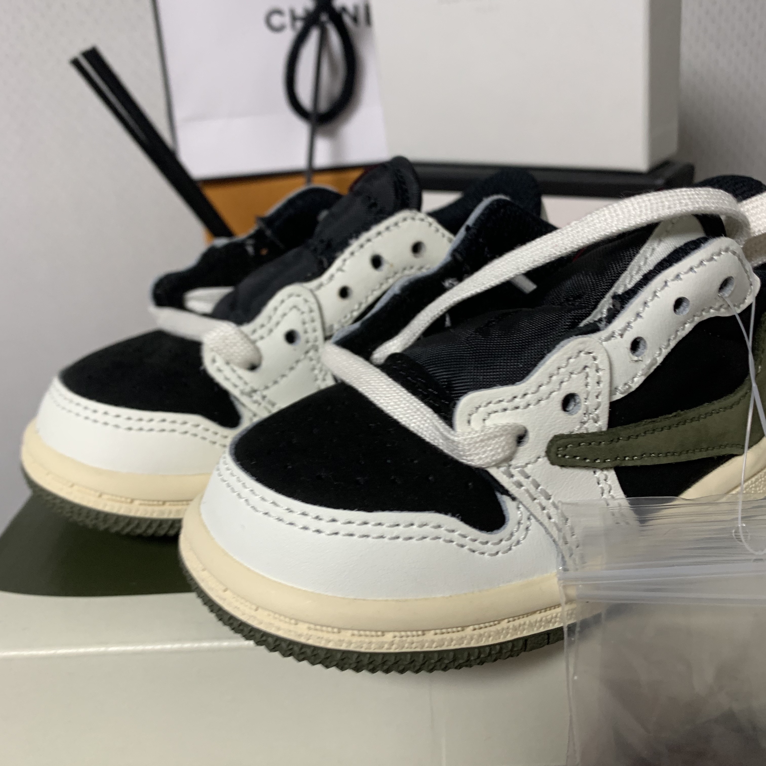 (TD) Jordan 1 x Travis Scott Retro Low OG SP Medium Olive 착용 스타일