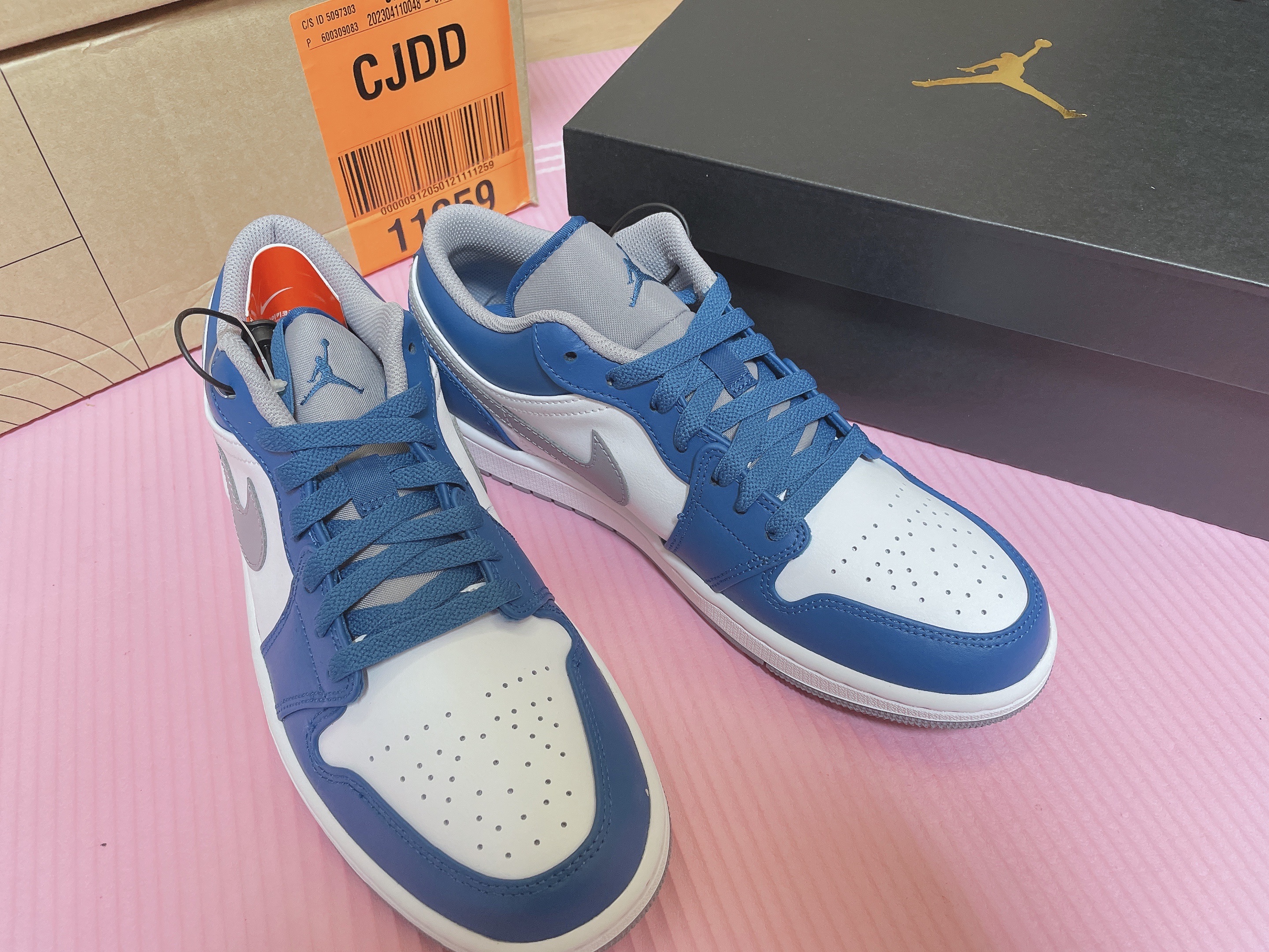 Jordan 1 Low True Blue Cement Grey 착용 스타일