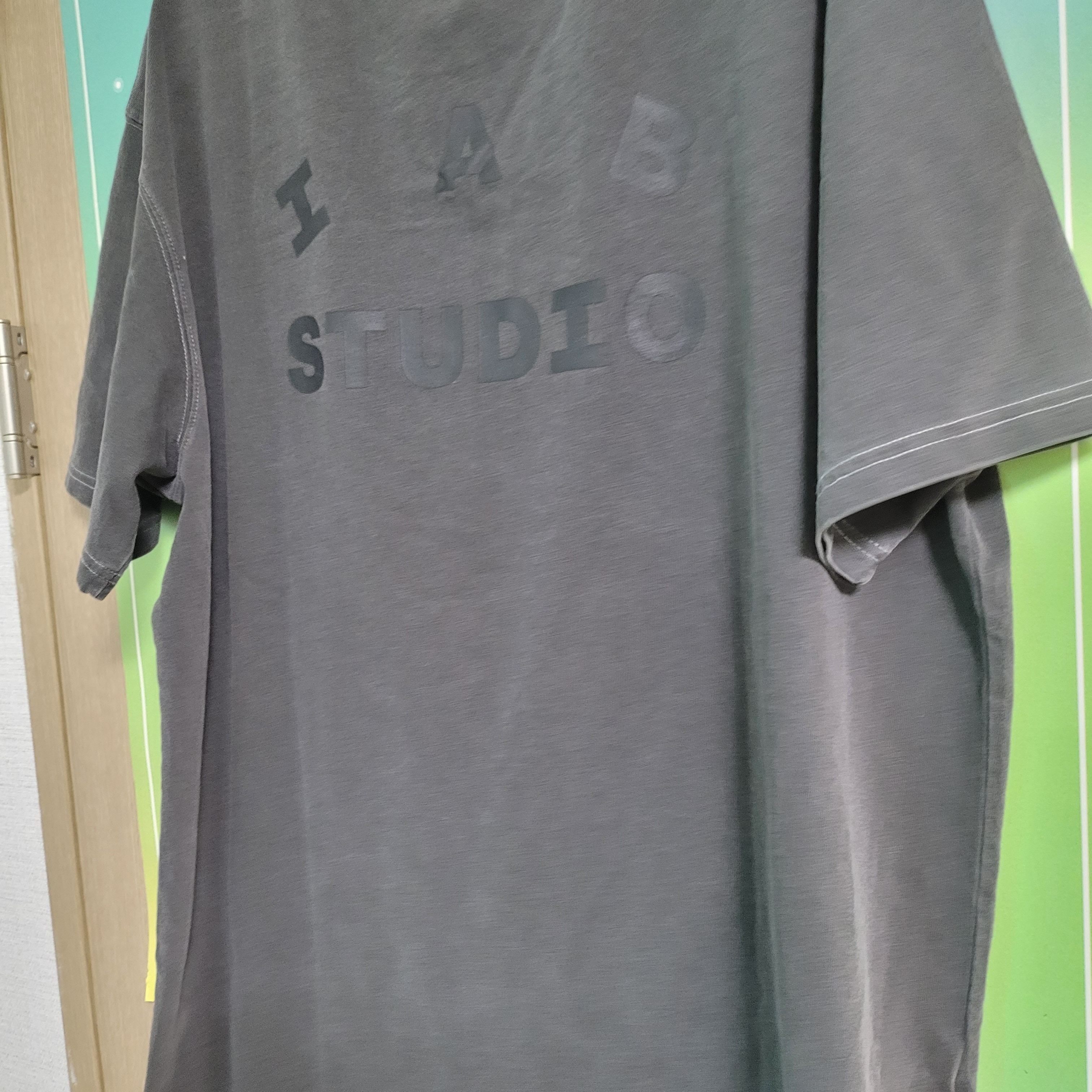 IAB Studio Pigment T-Shirt Black 착용 스타일 - 1
