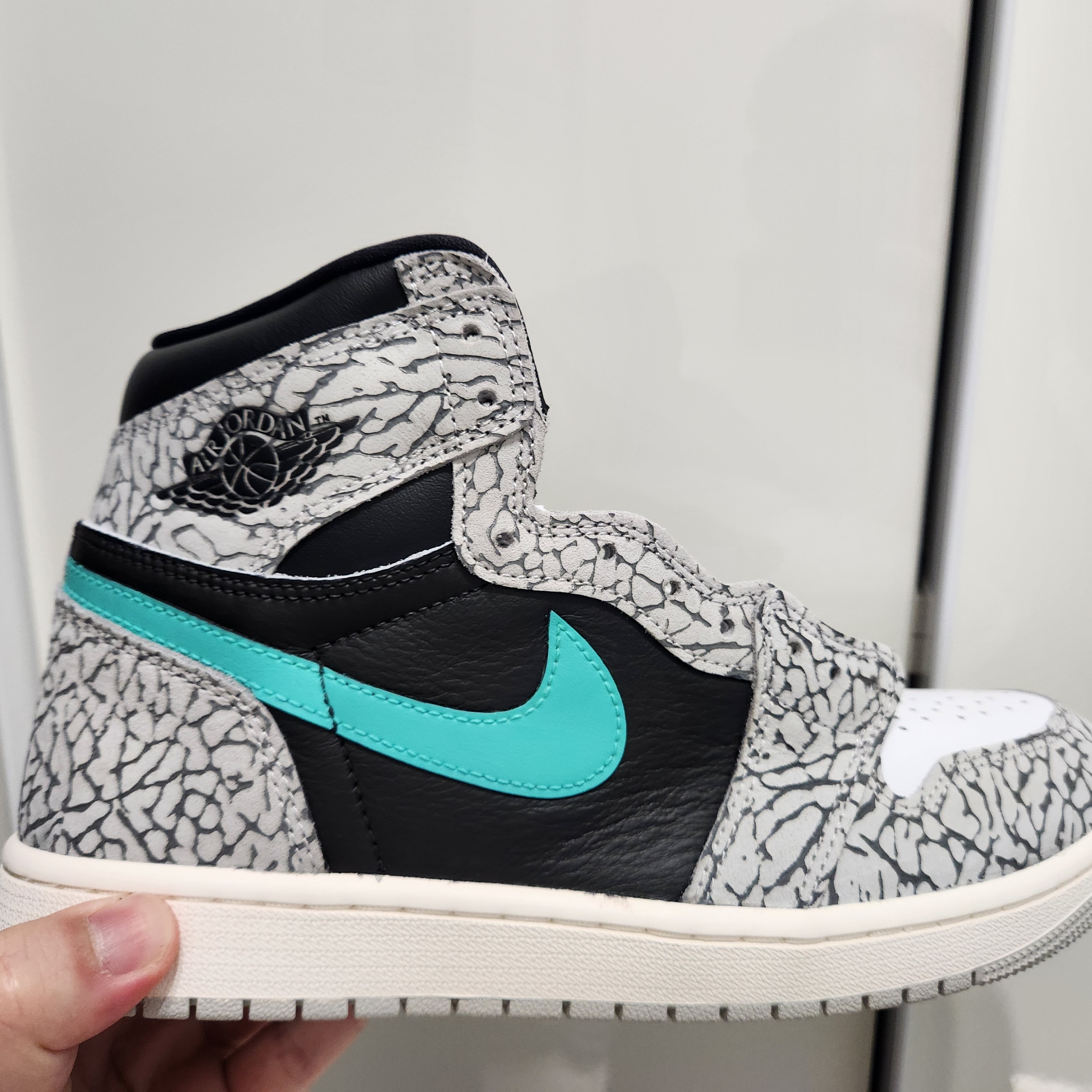 Jordan 1 Retro High OG White Cement 착용 스타일