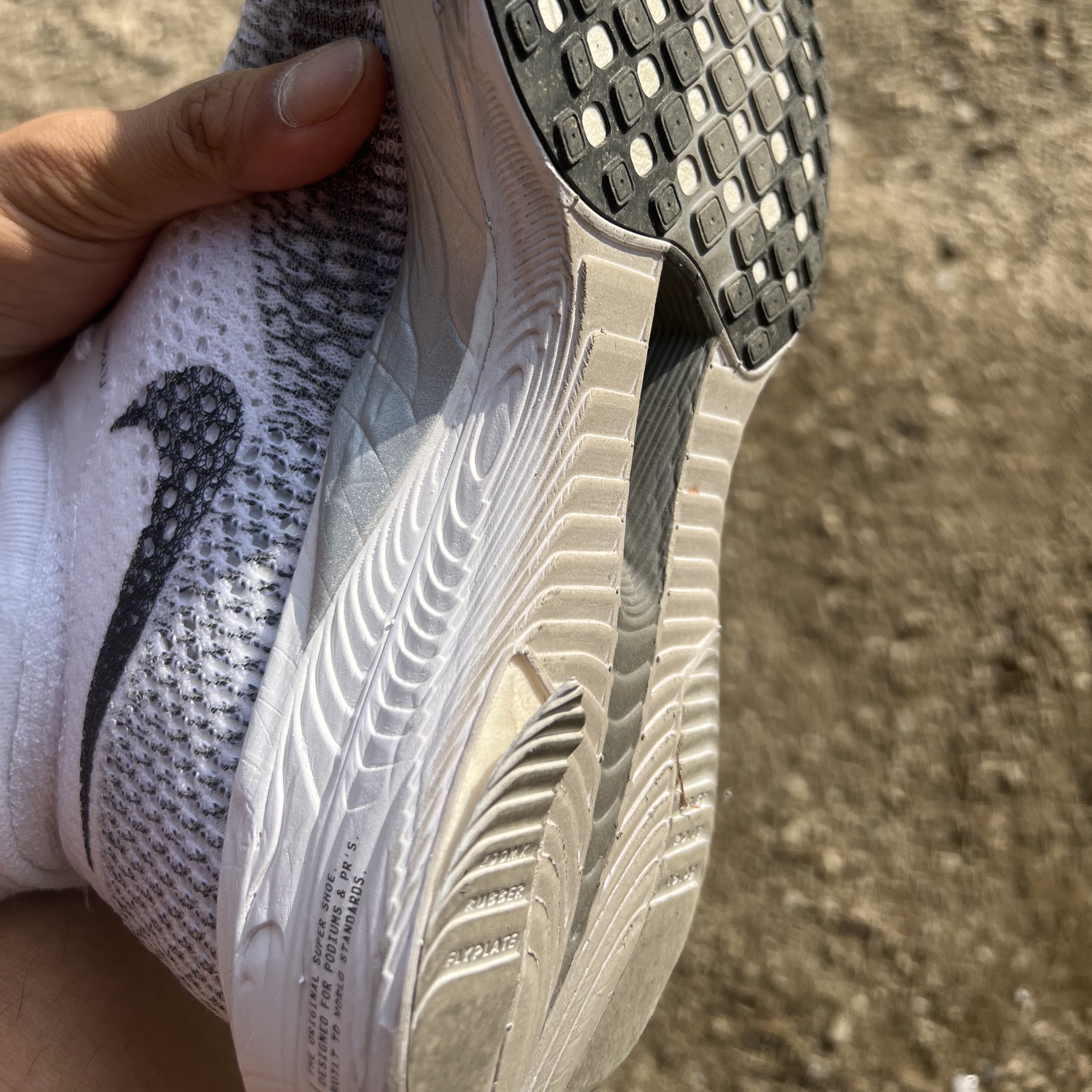 Nike ZoomX Vaporfly Next% 3 White Grey 착용 스타일 - 2