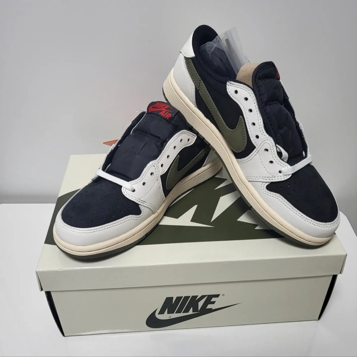 (W) Jordan 1 x Travis Scott Retro Low OG SP Medium Olive 착용 스타일