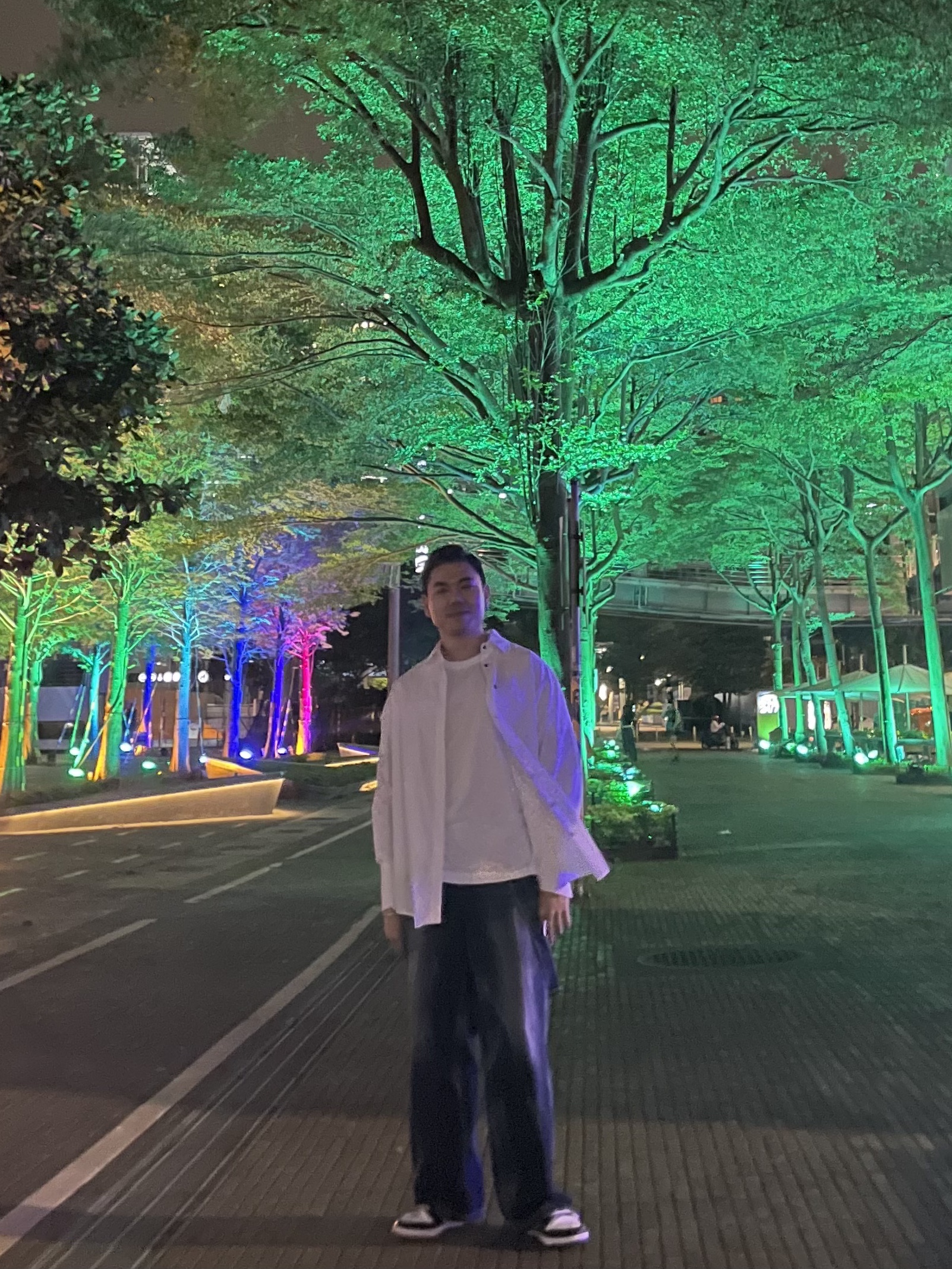 나이키 덩크 로우 SE 서울, 플레이 꼼데가르송 블랙 하트 티셔츠 화이트 착용 스타일