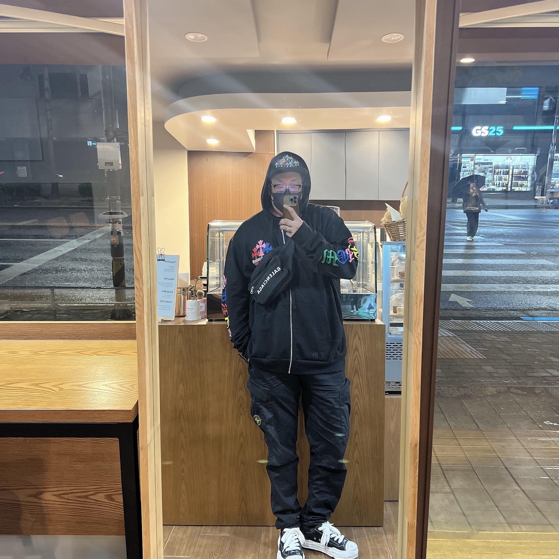 Chrome Hearts Multi Color Cross Mesh Trucker Hat Black, Chrome Hearts Multi Color Cross Fleece Zip-Up Hoodie Black 착용 스타일
