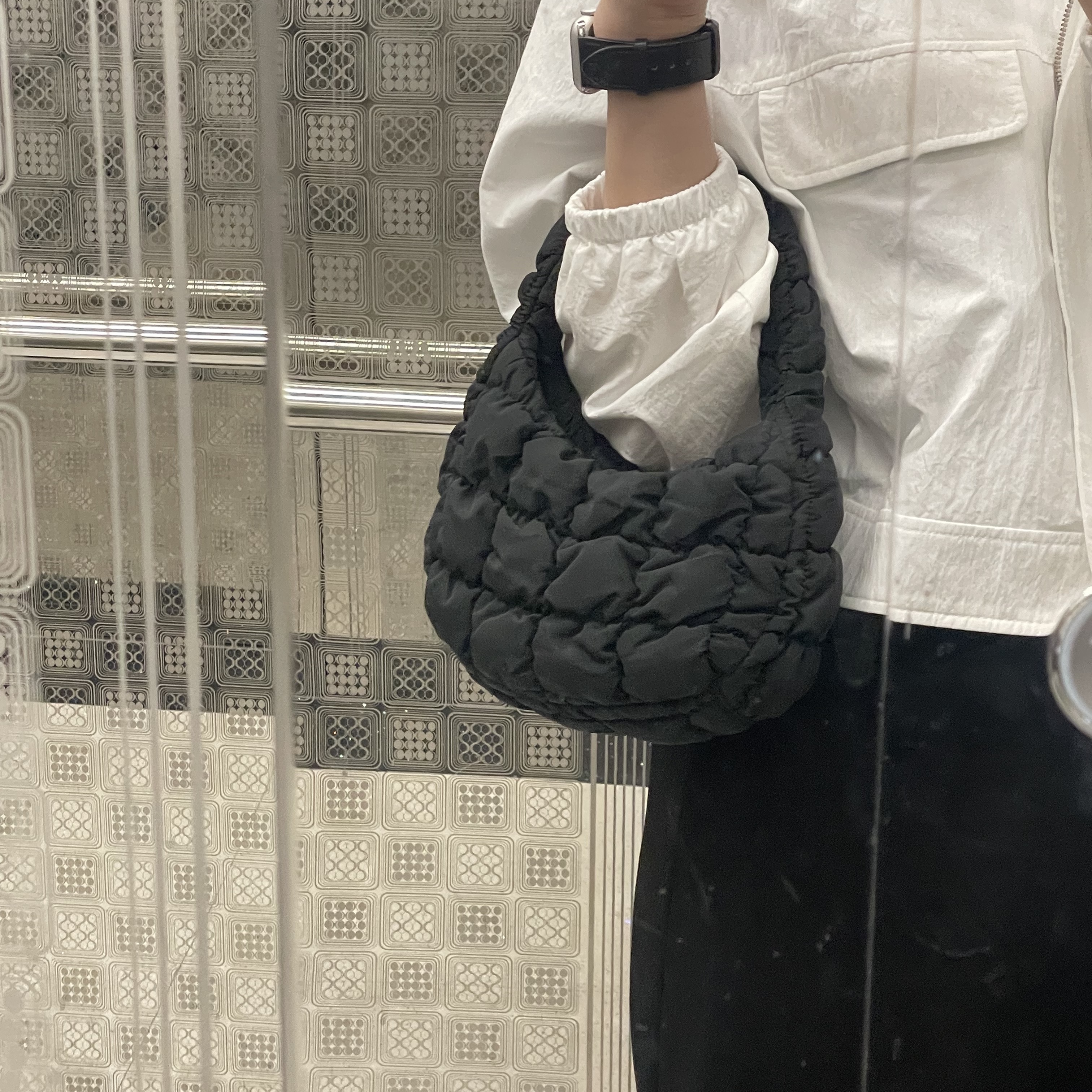 COS Quilted Micro Bag Black 착용 스타일