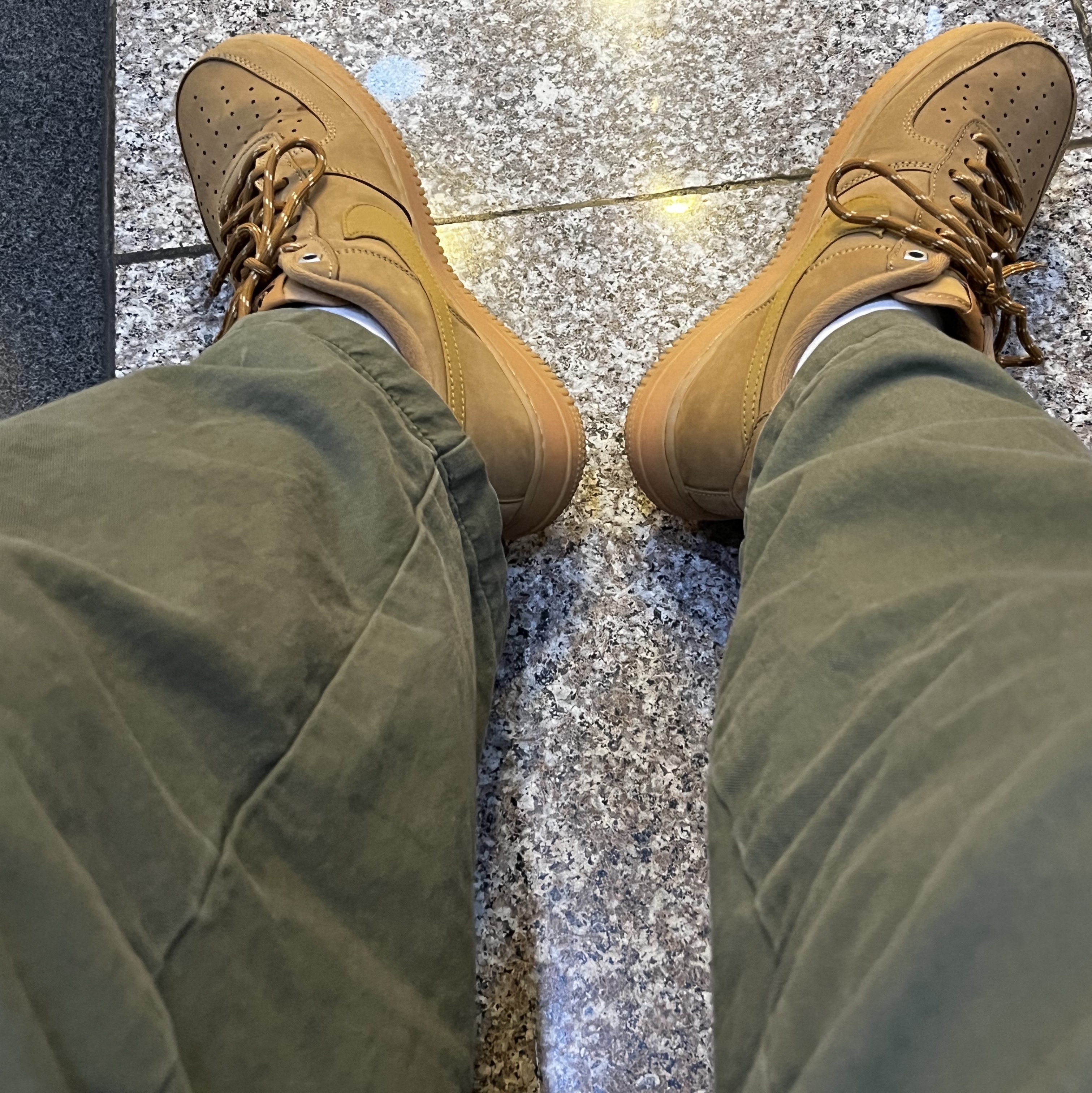 Nike Air Force 1 '07 WB Flax 착용 스타일
