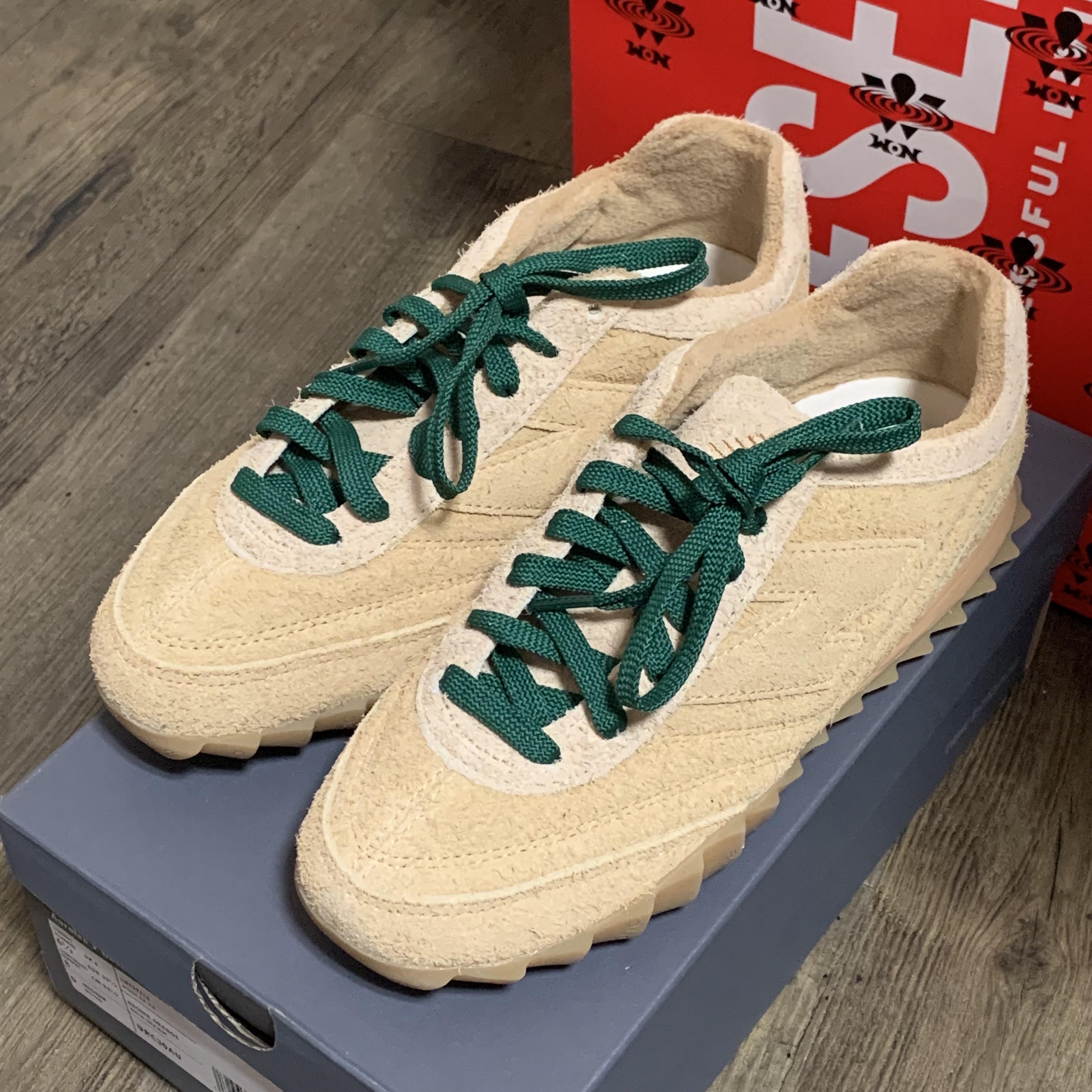 New Balance x Auralee RC30 Tan Orange 착용 스타일