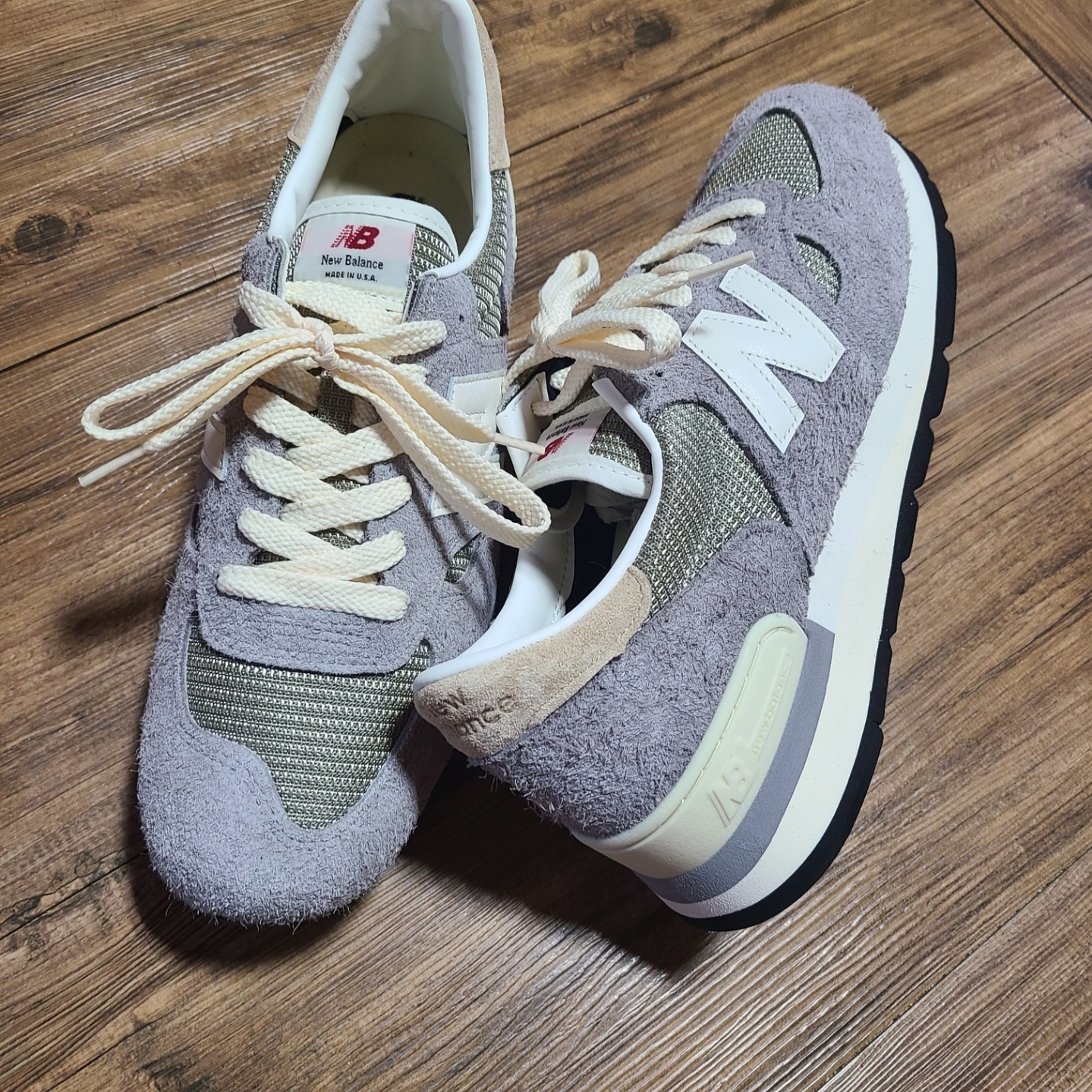 New Balance 990v1 Made in USA Marblehead Incense 착용 스타일 - 1