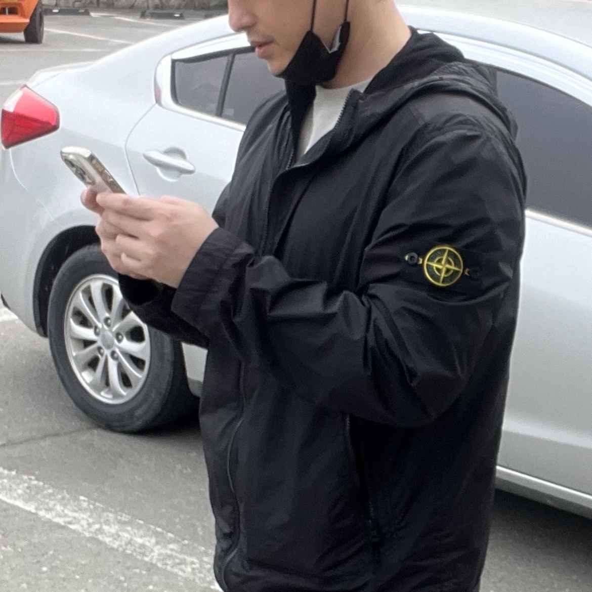 Stone Island 40522 Crinkle Reps Nylon Garment Dyed Hooded Jacket Black - 23SS 착용 스타일