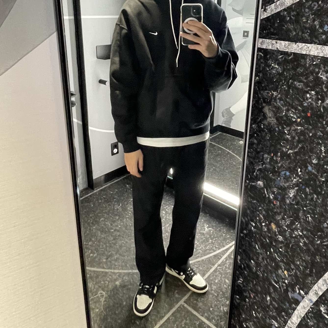 Jordan 1 Retro High OG Black Mocha 착용 스타일