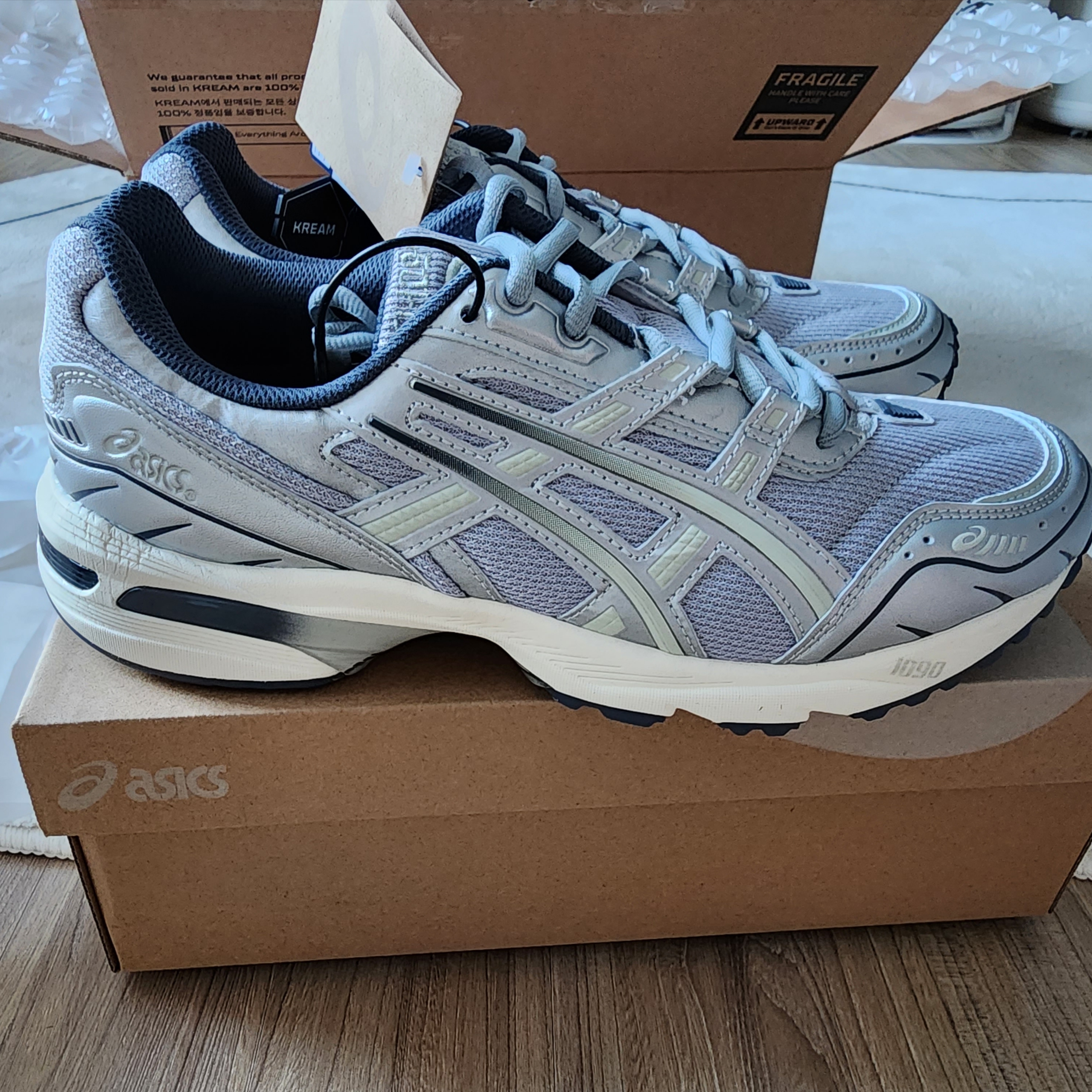 Asics Gel-1090 Piedmont Grey 착용 스타일