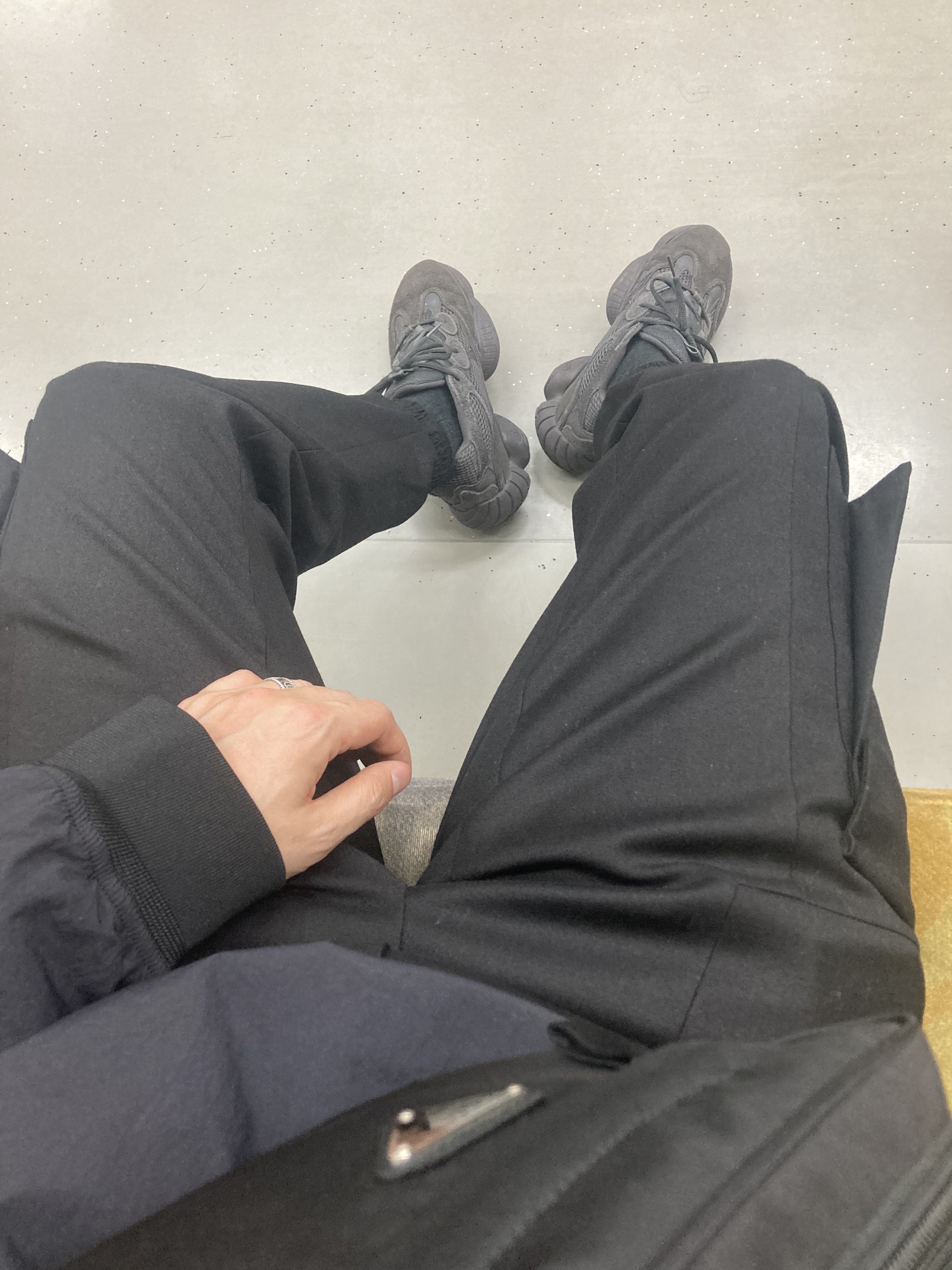 Adidas Yeezy 500 Utility Black 2018/2020 착용 스타일 - 2