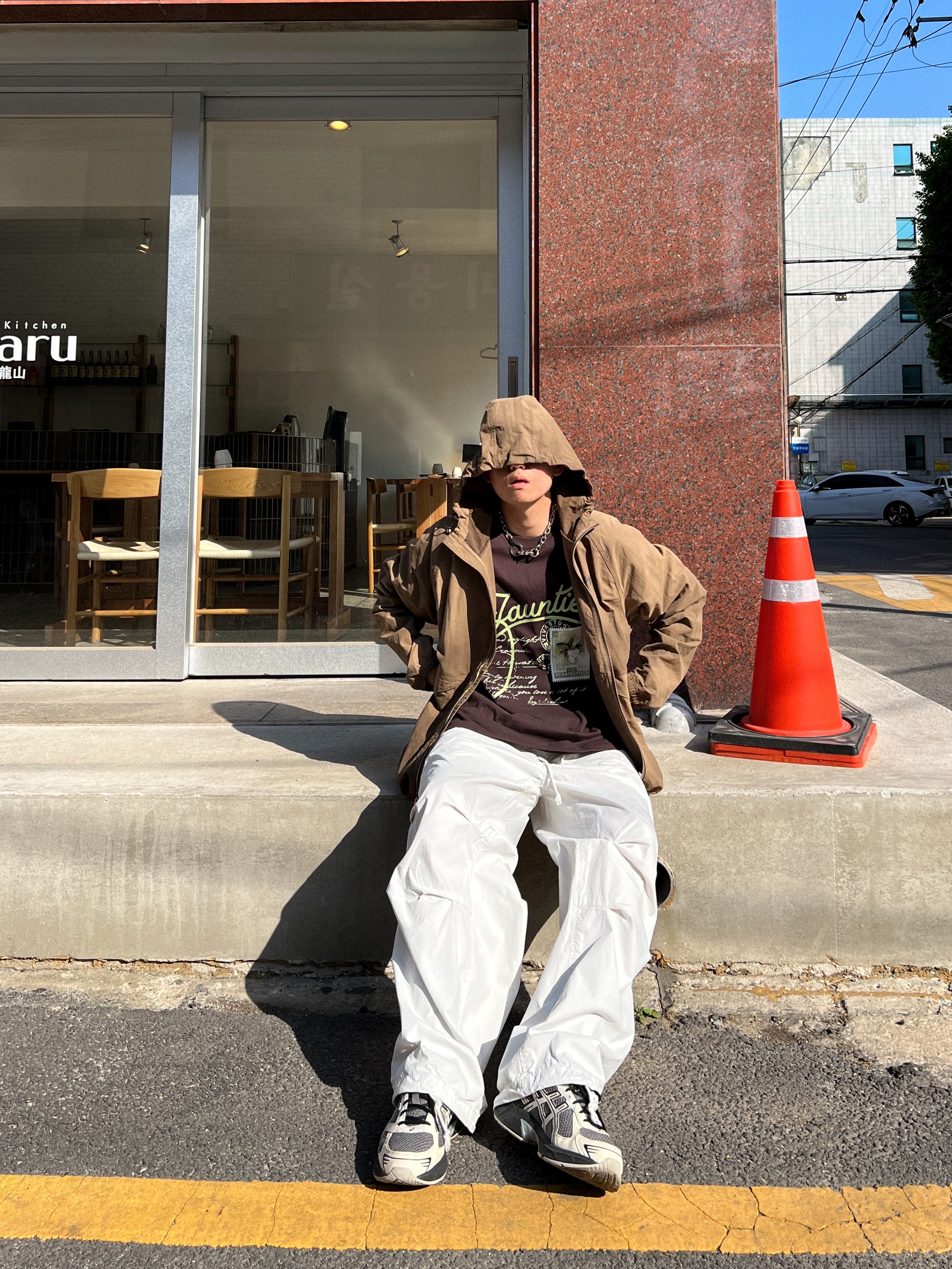 Stussy Wave Dye Beach Shell Jacket Brown, Stussy Nyco Over Trousers Bone 착용 스타일 - 1