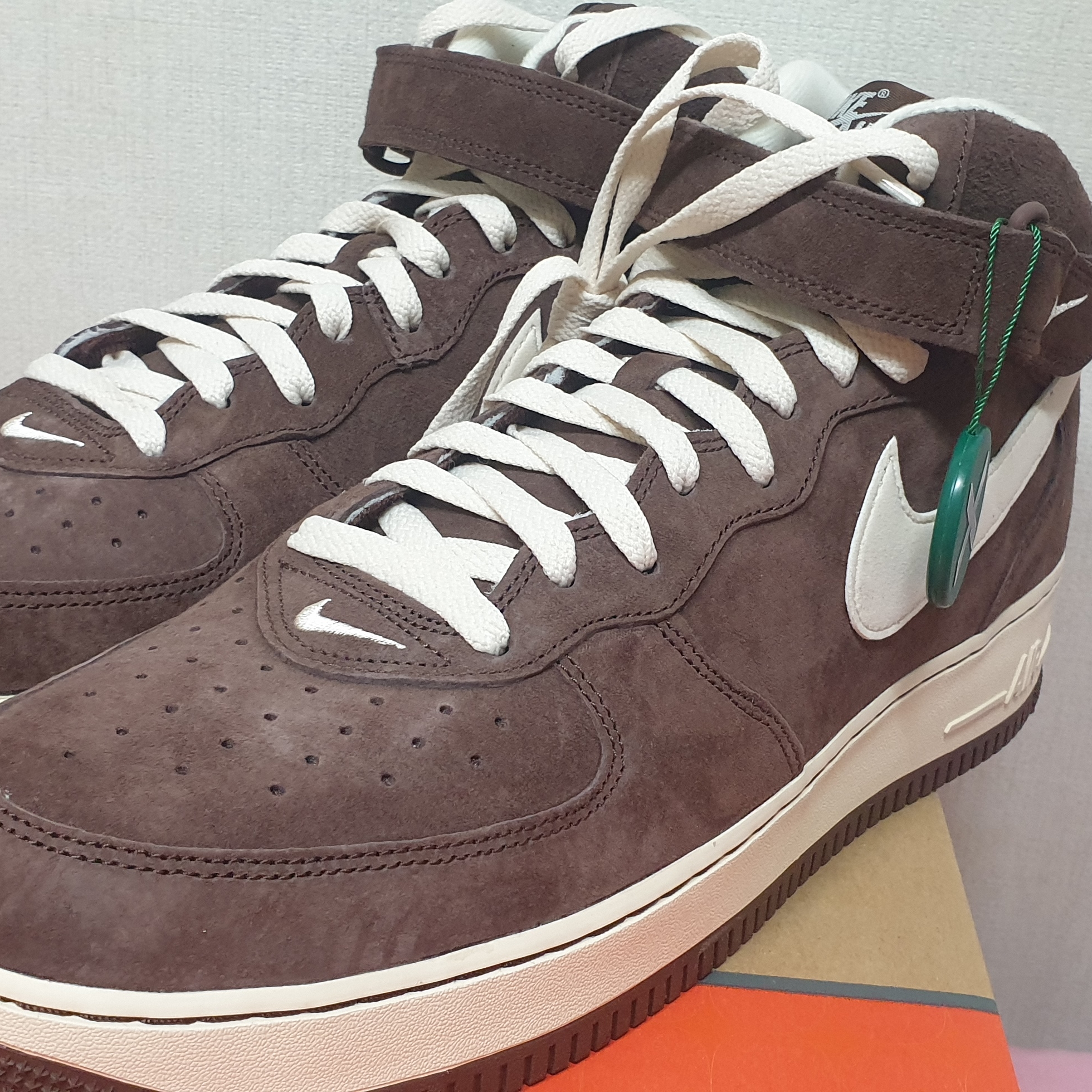 Nike Air Force 1 Mid '07 QS Chocolate 착용 스타일