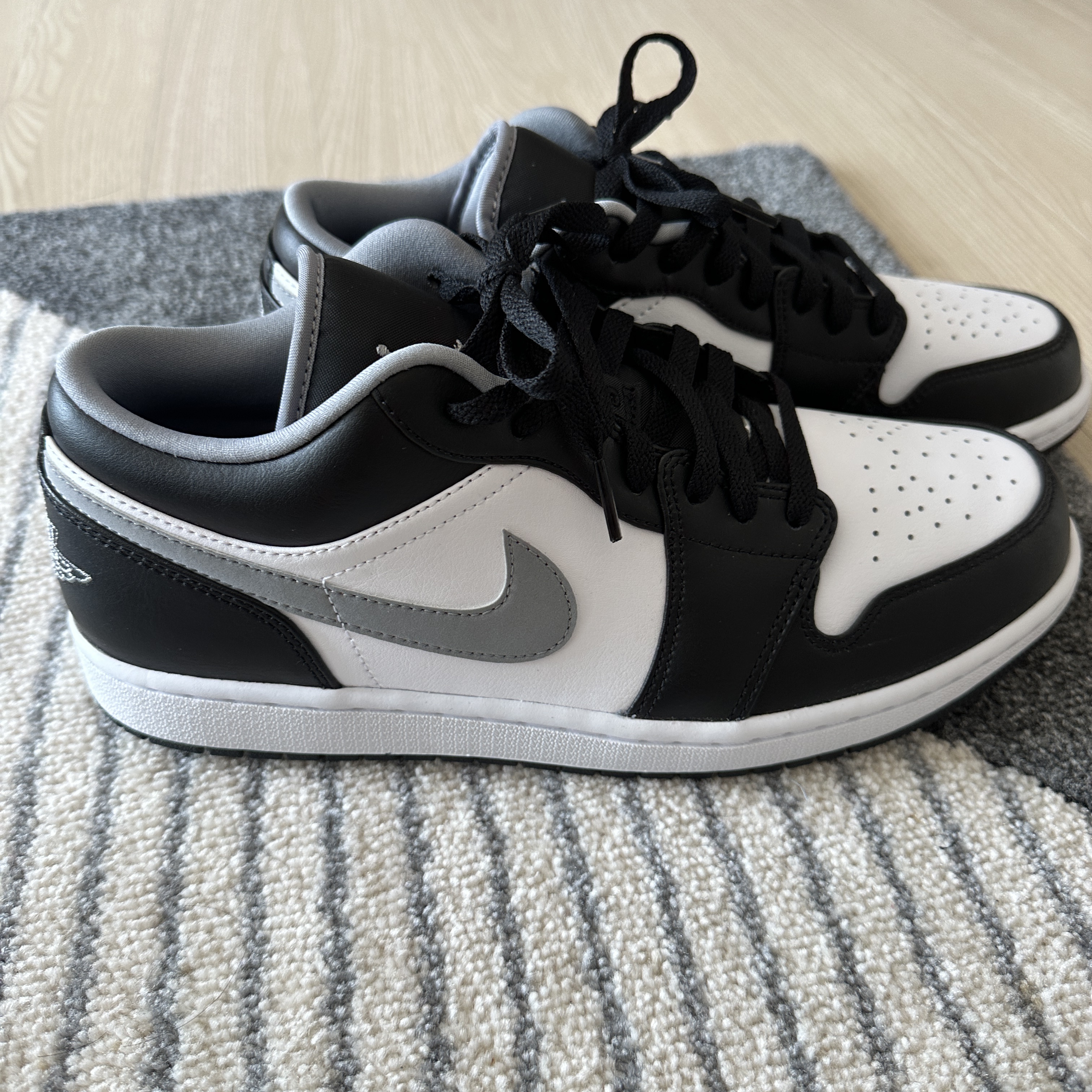 Jordan 1 Low Black Particle Grey 착용 스타일 - 2