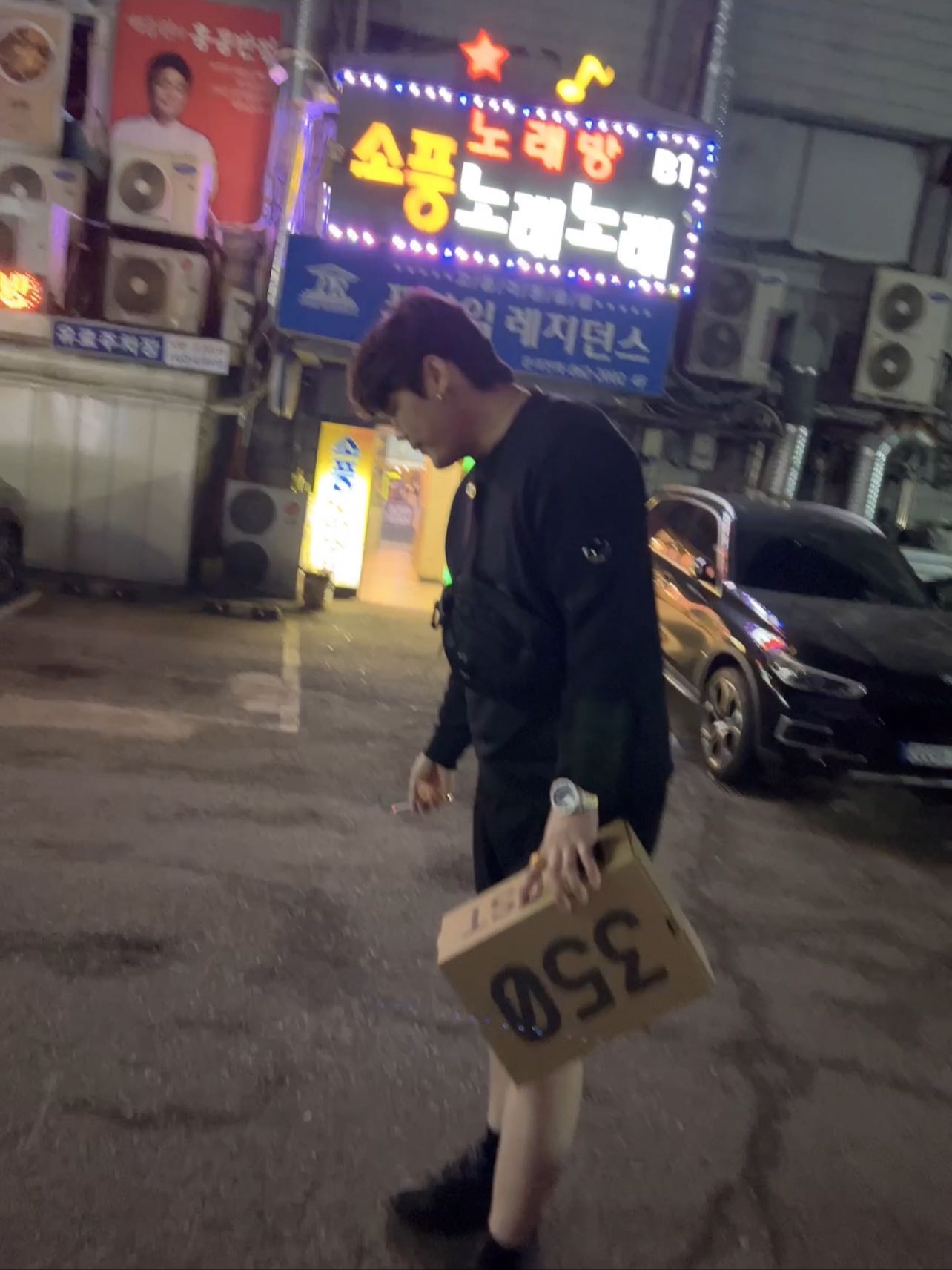 C.P. Company Diagonal Raised Fleece Sweatshirt Black - 22FW, C.P. Company Nylon B Crossbody Pack Black 착용 스타일 - 1