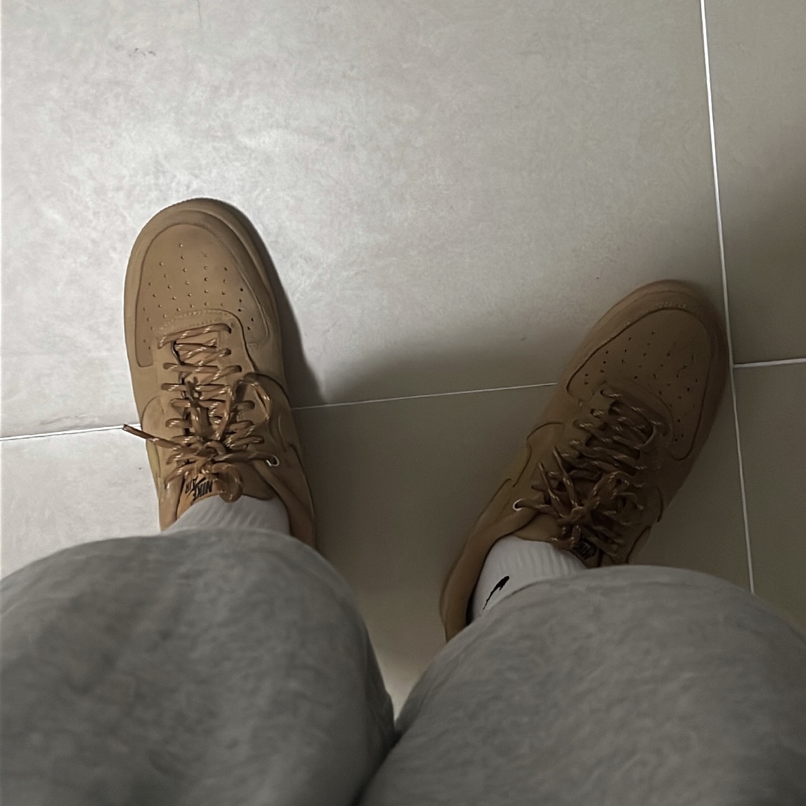 Nike Air Force 1 '07 WB Flax 착용 스타일