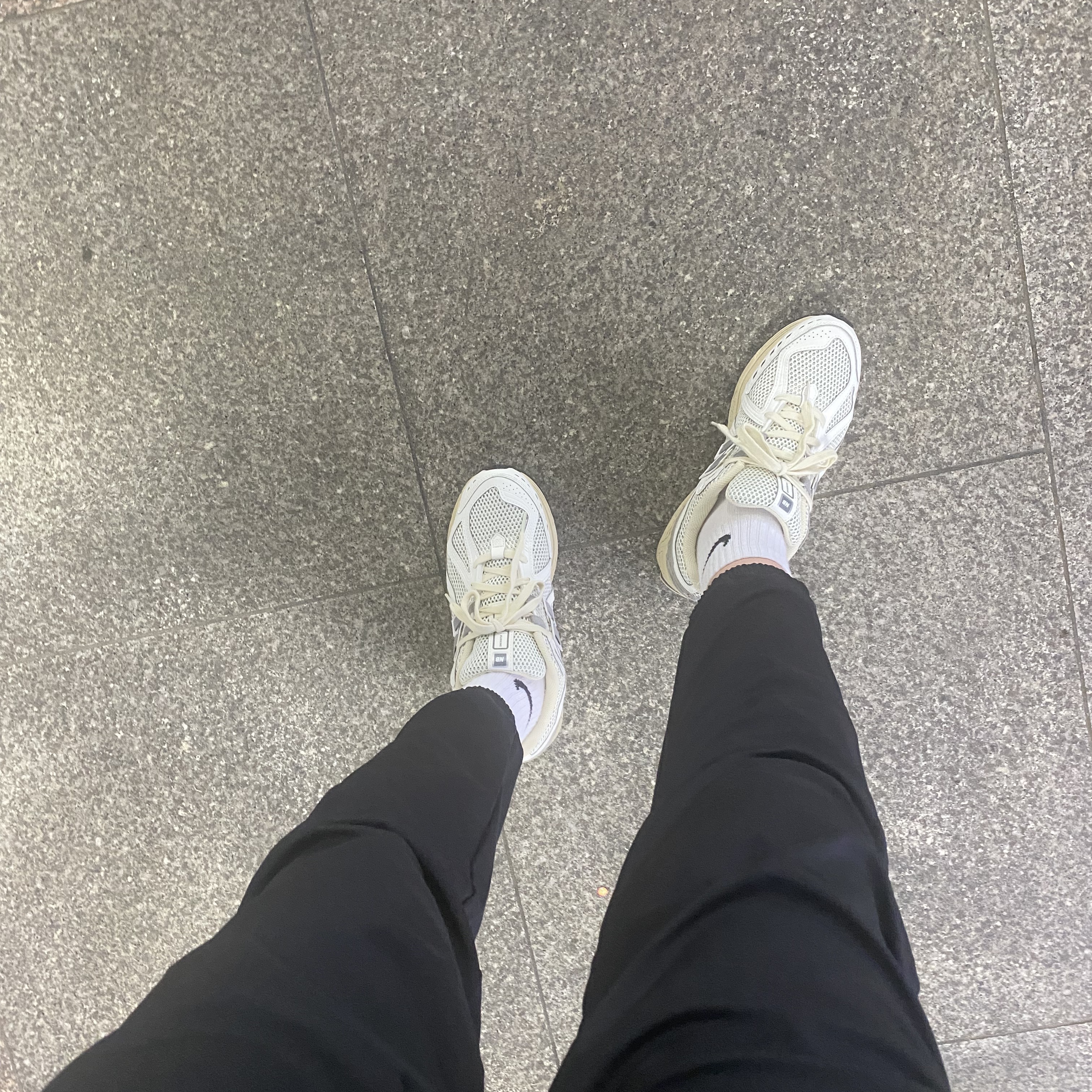 New Balance 1906R White Gray 착용 스타일
