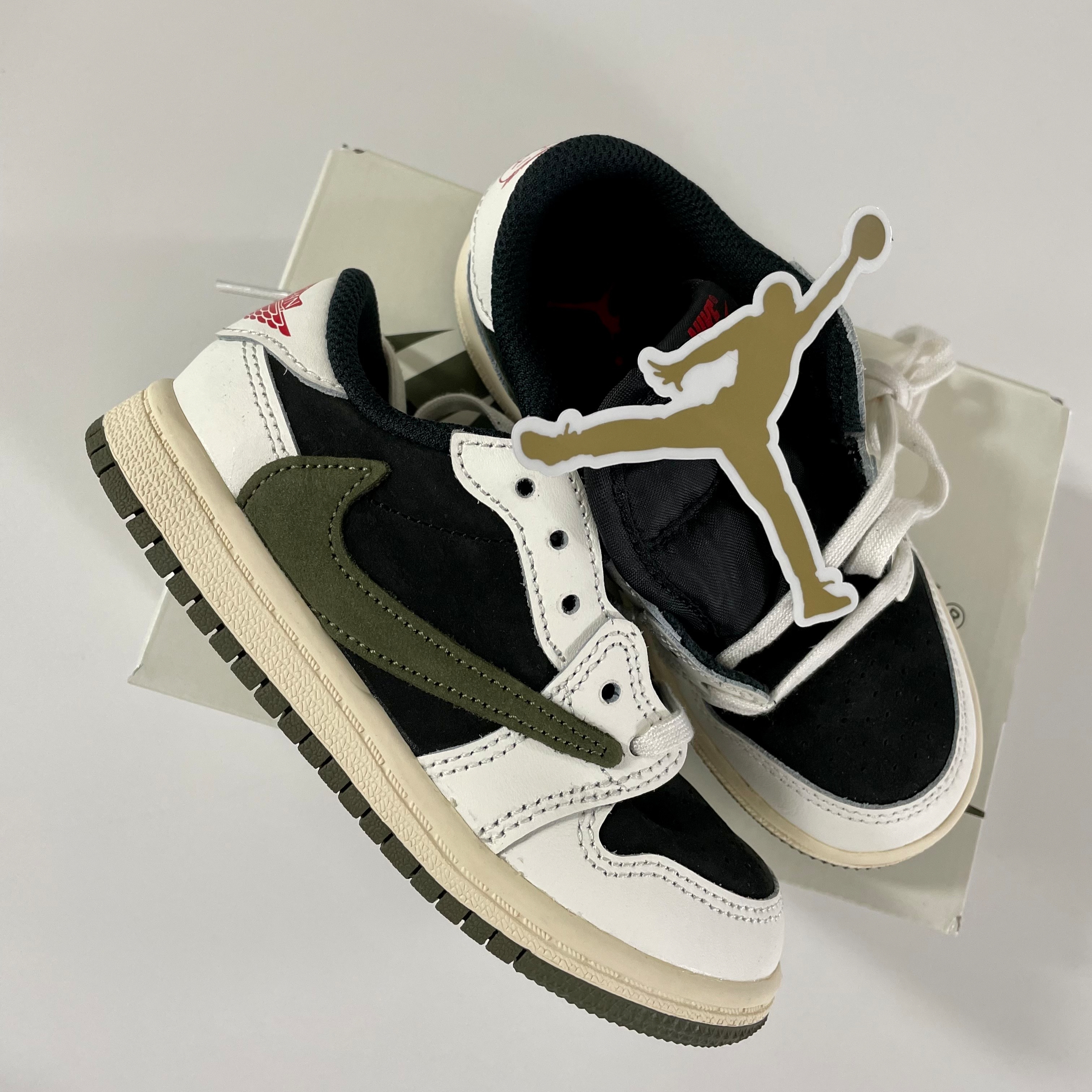 (TD) Jordan 1 x Travis Scott Retro Low OG SP Medium Olive 착용 스타일 - 3