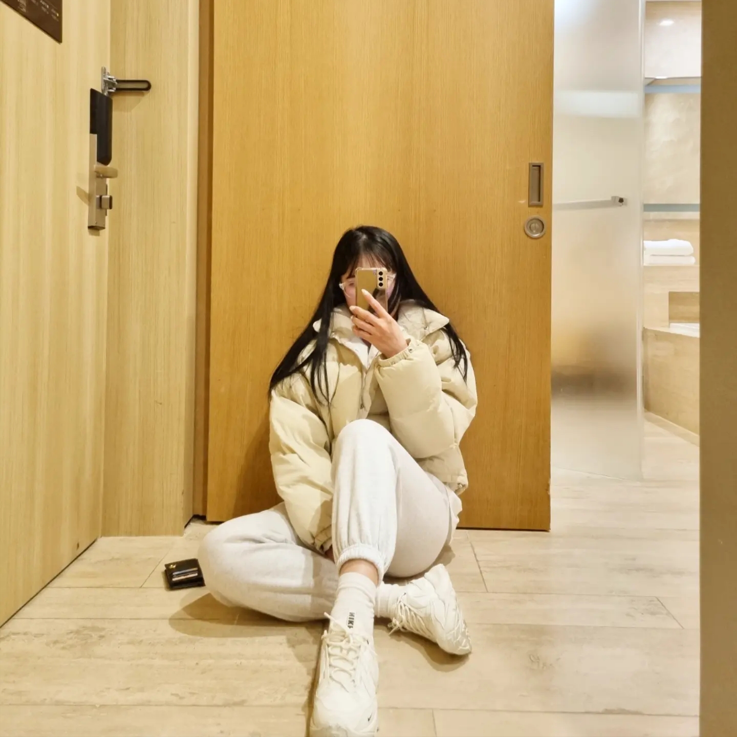 (W) Nike TC 7900 Summit White 착용 스타일 - 2