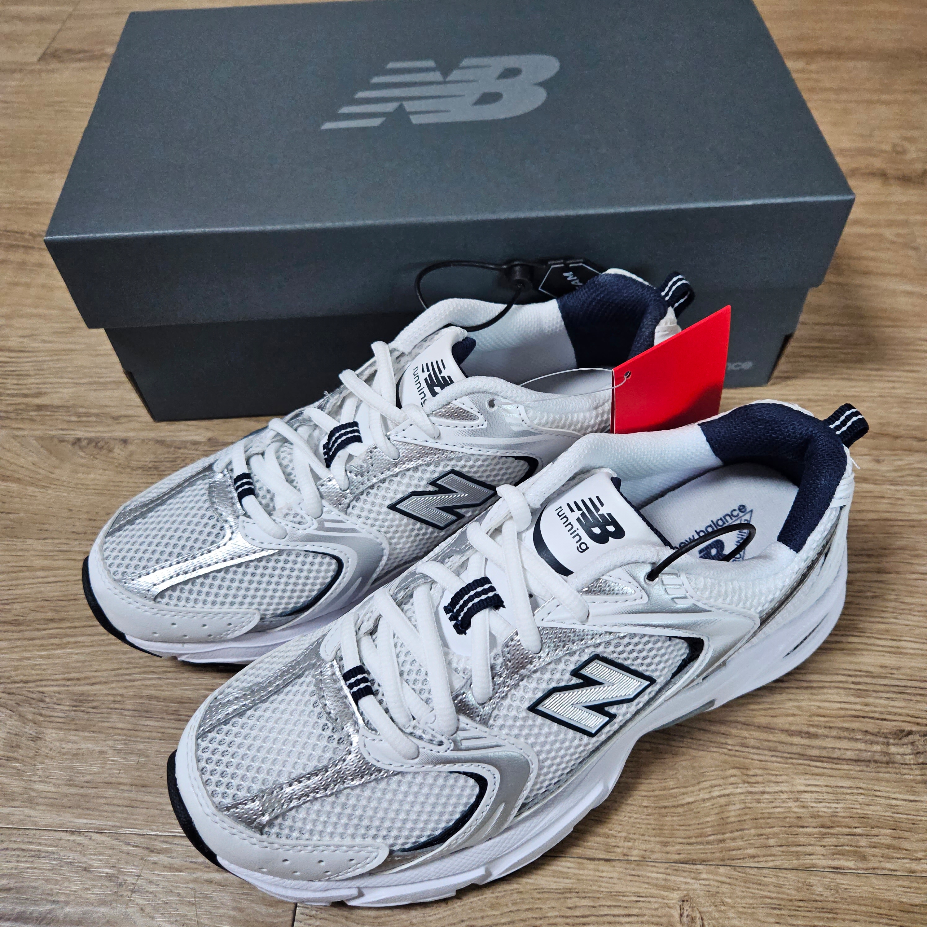 New Balance 530 White 착용 스타일