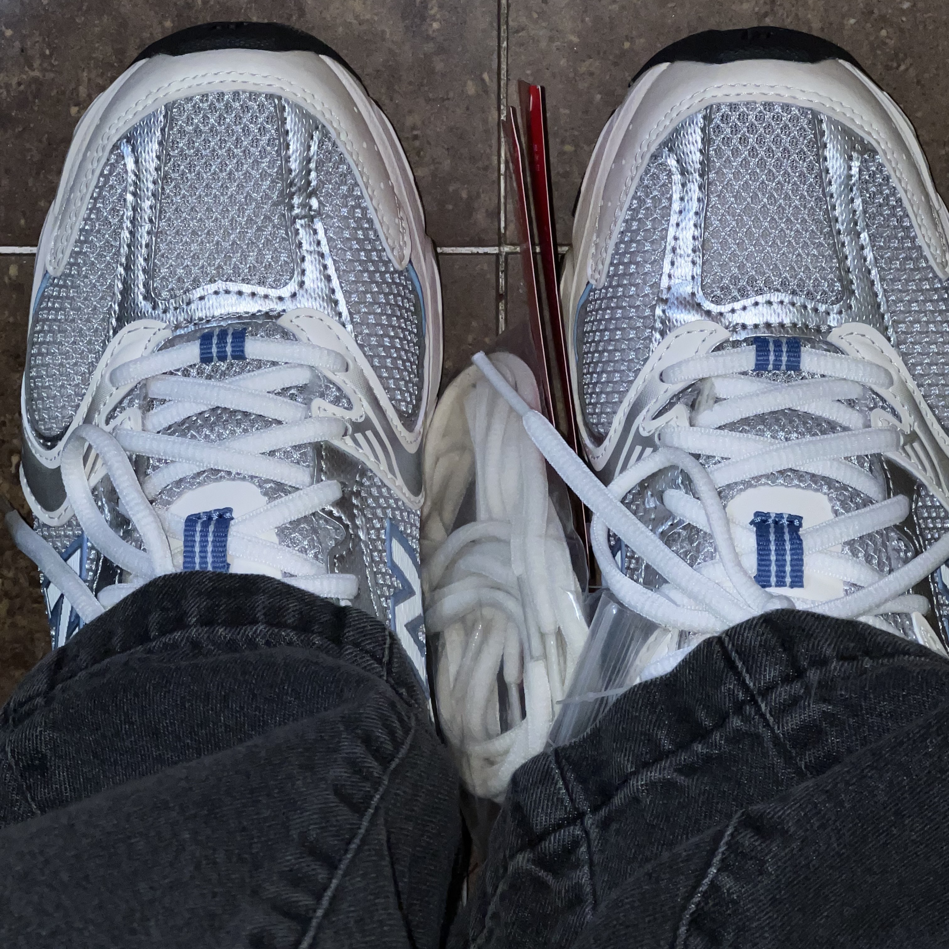 New Balance 530 Steel Blue 착용 스타일 - 2