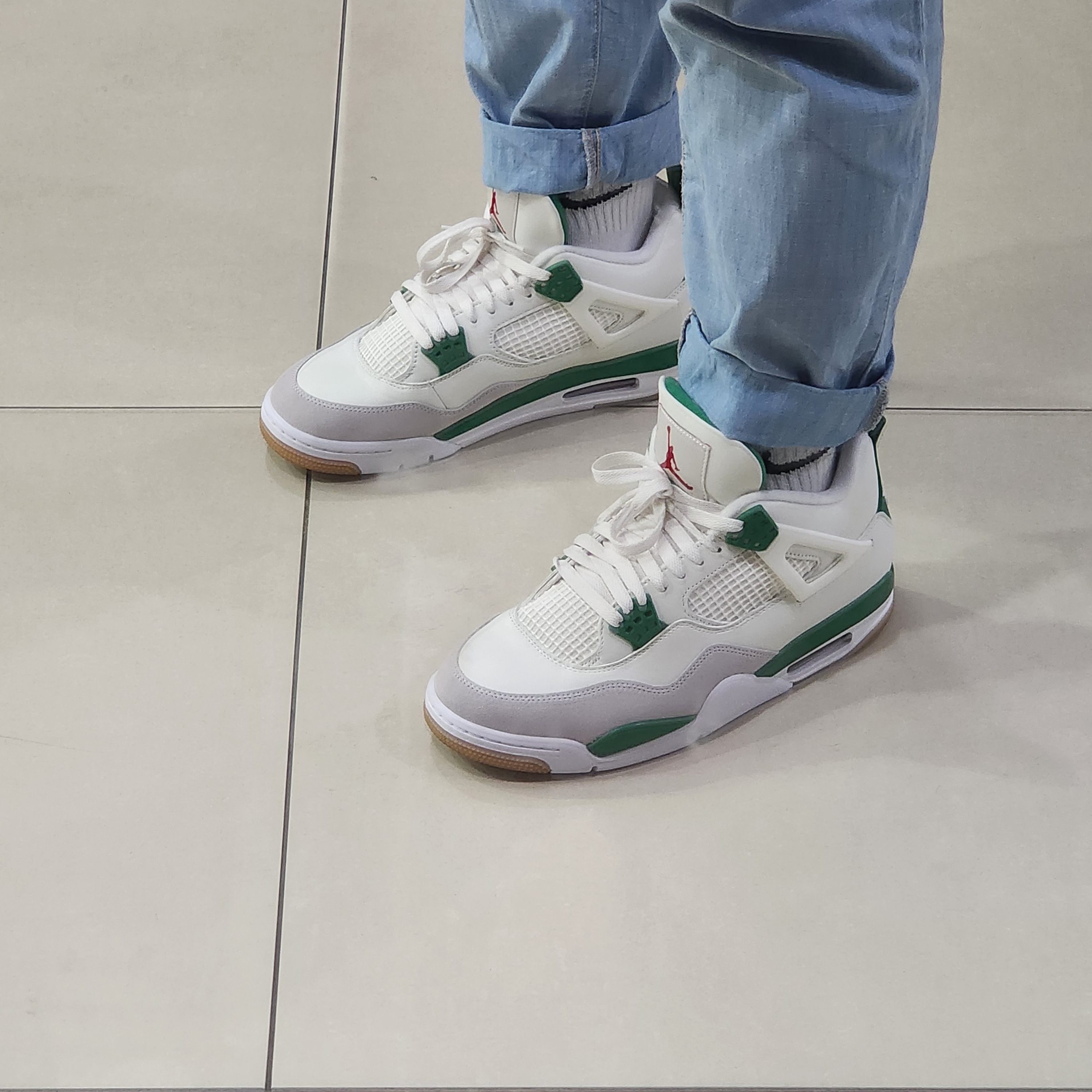 Jordan 4 x Nike SB Retro SP Pine Green 착용 스타일 - 1
